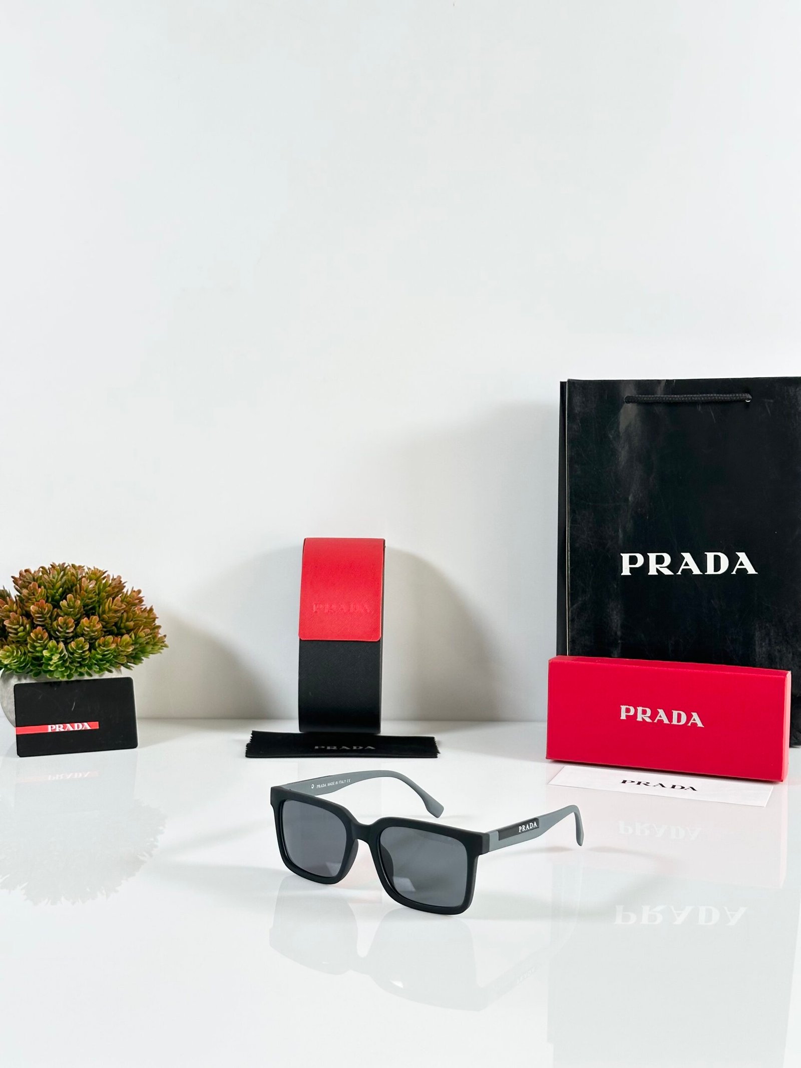 Pradaa 26 Black Grey
