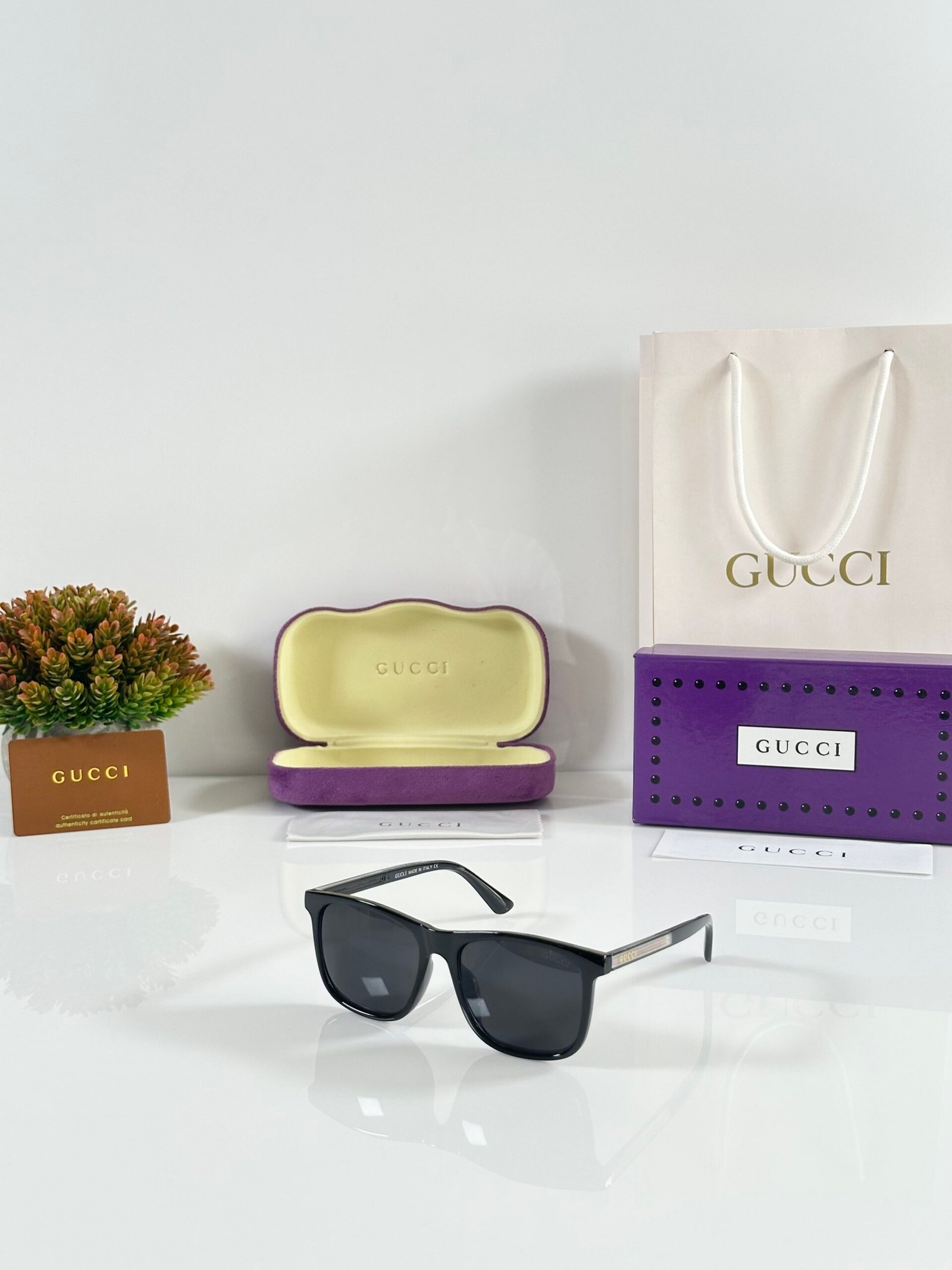 GG 0381 Shine Black