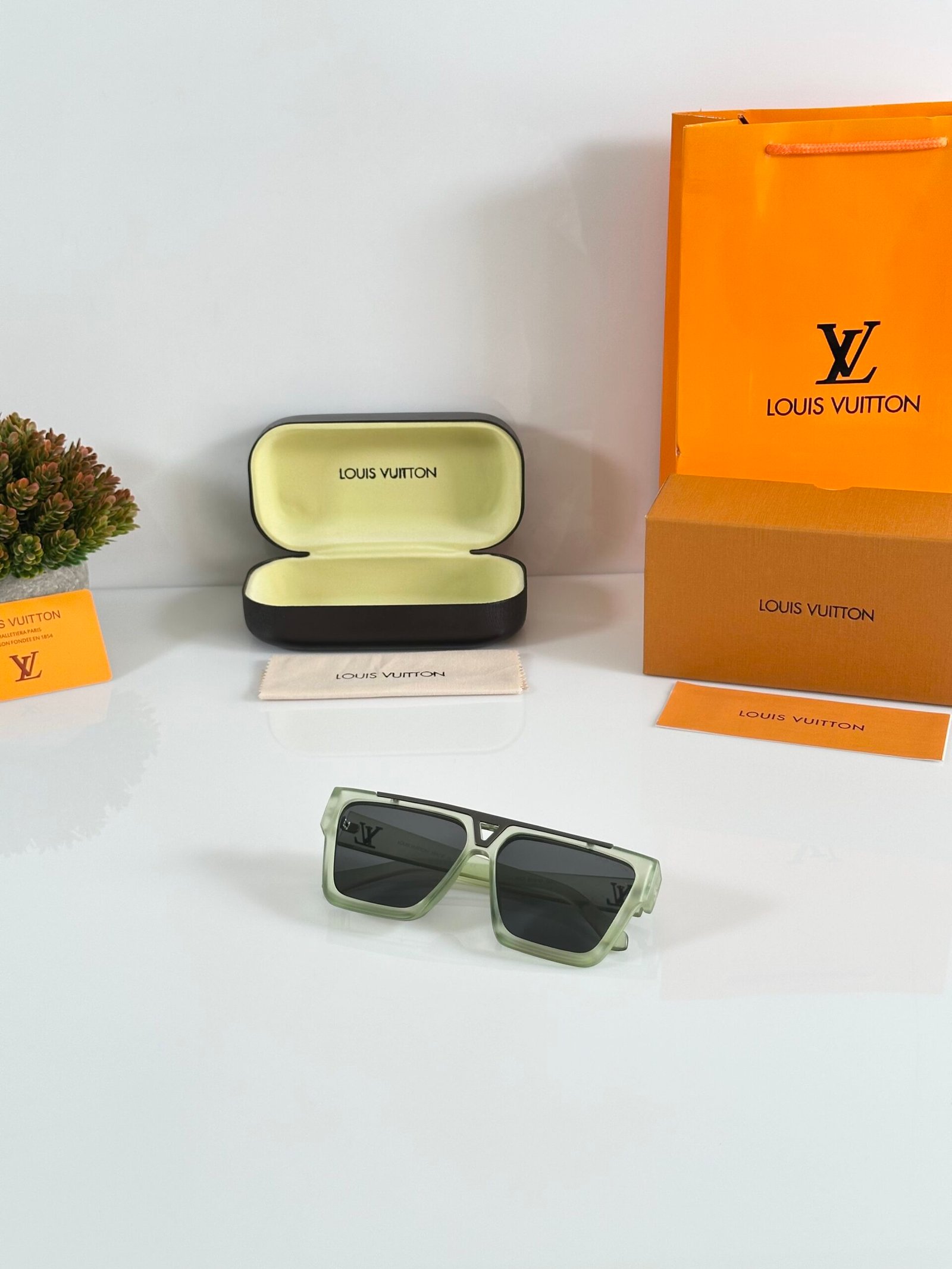 LV 1502 Ice Green Black - Image 4