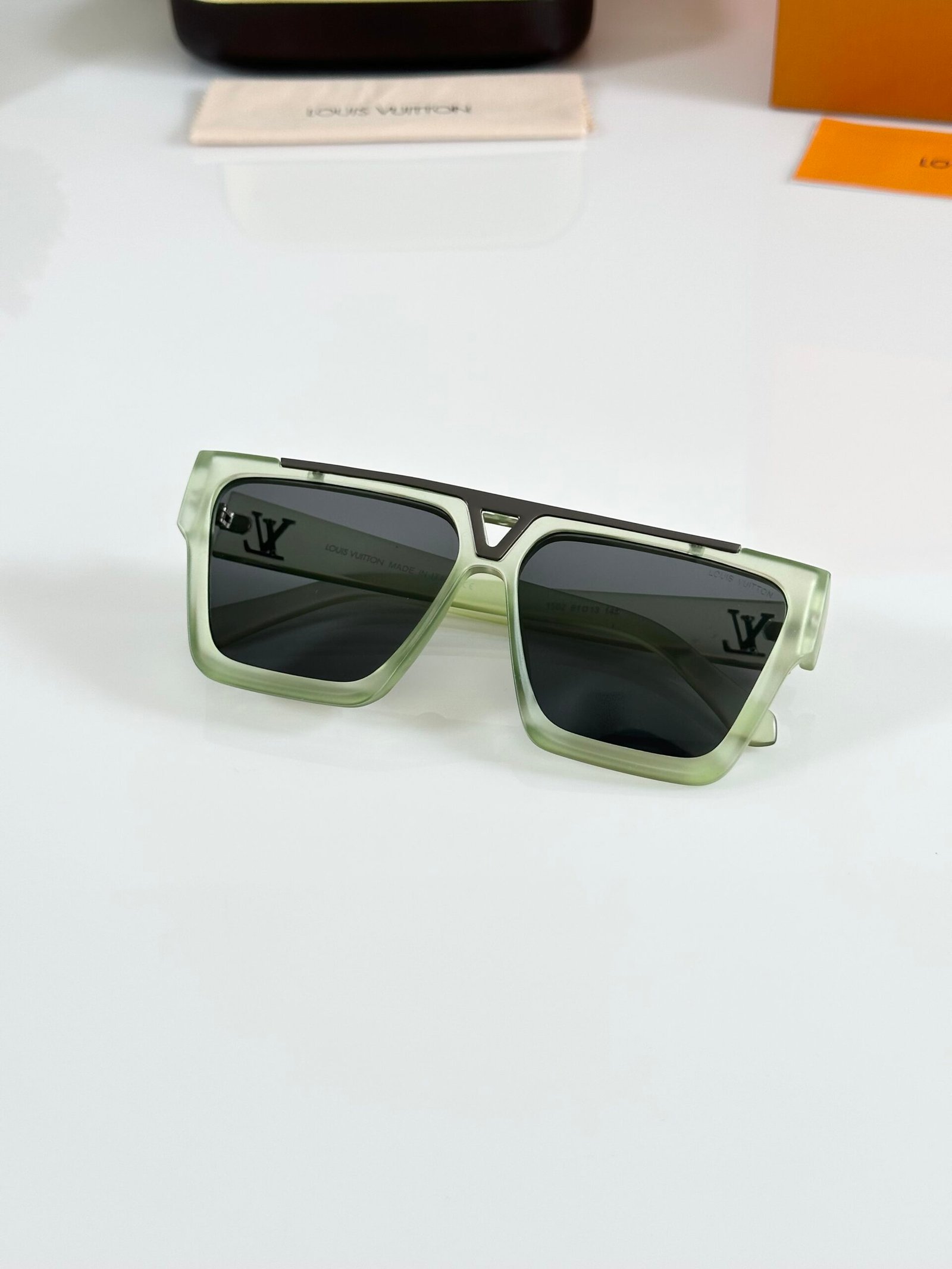 LV 1502 Ice Green Black - Image 3
