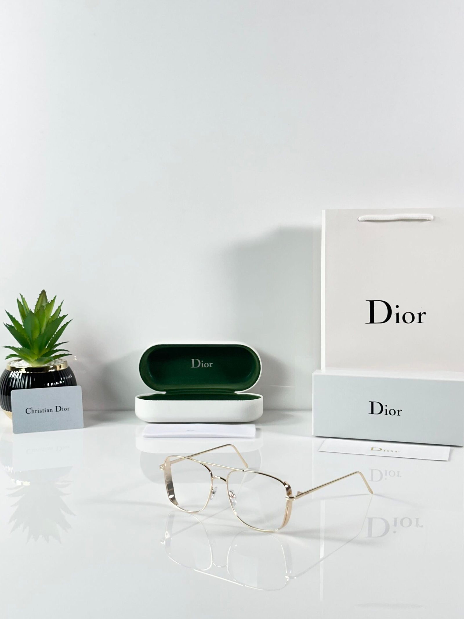 CD 8287 Gold Frame