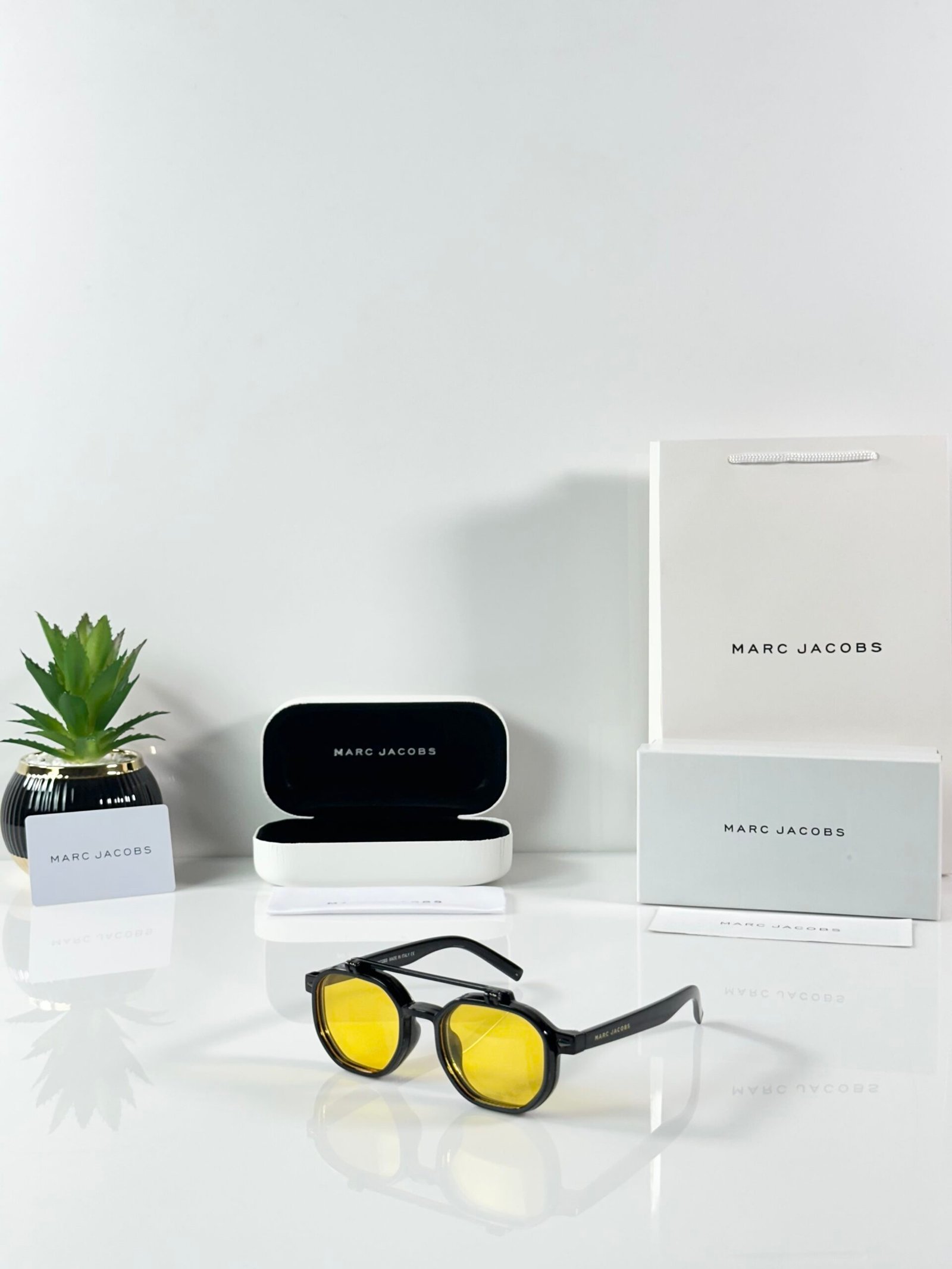 Marc Jacobs 1005 Flip Black Yellow White - Image 6