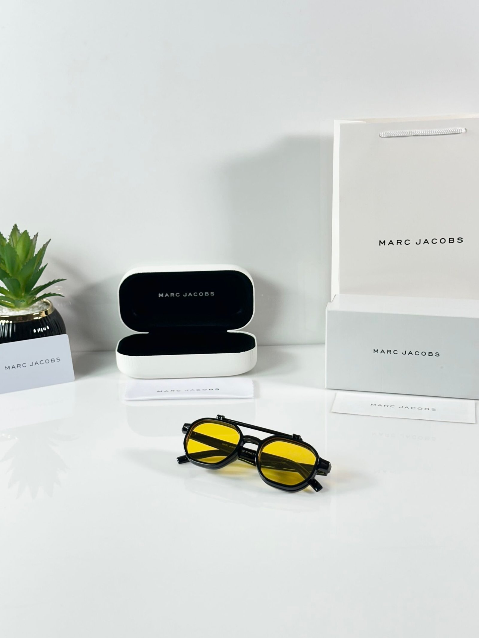 Marc Jacobs 1005 Flip Black Yellow White - Image 5