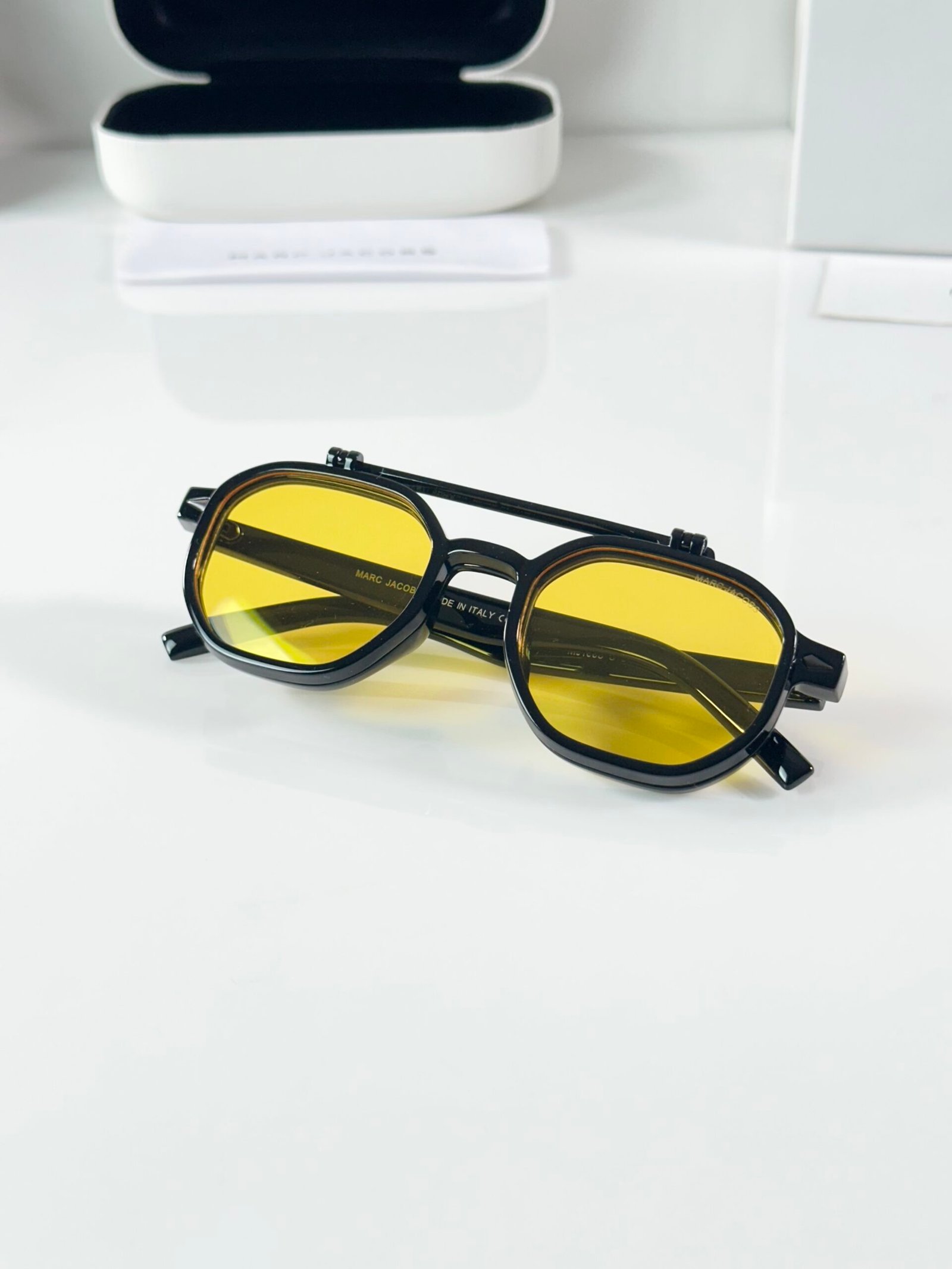 Marc Jacobs 1005 Flip Black Yellow White - Image 4