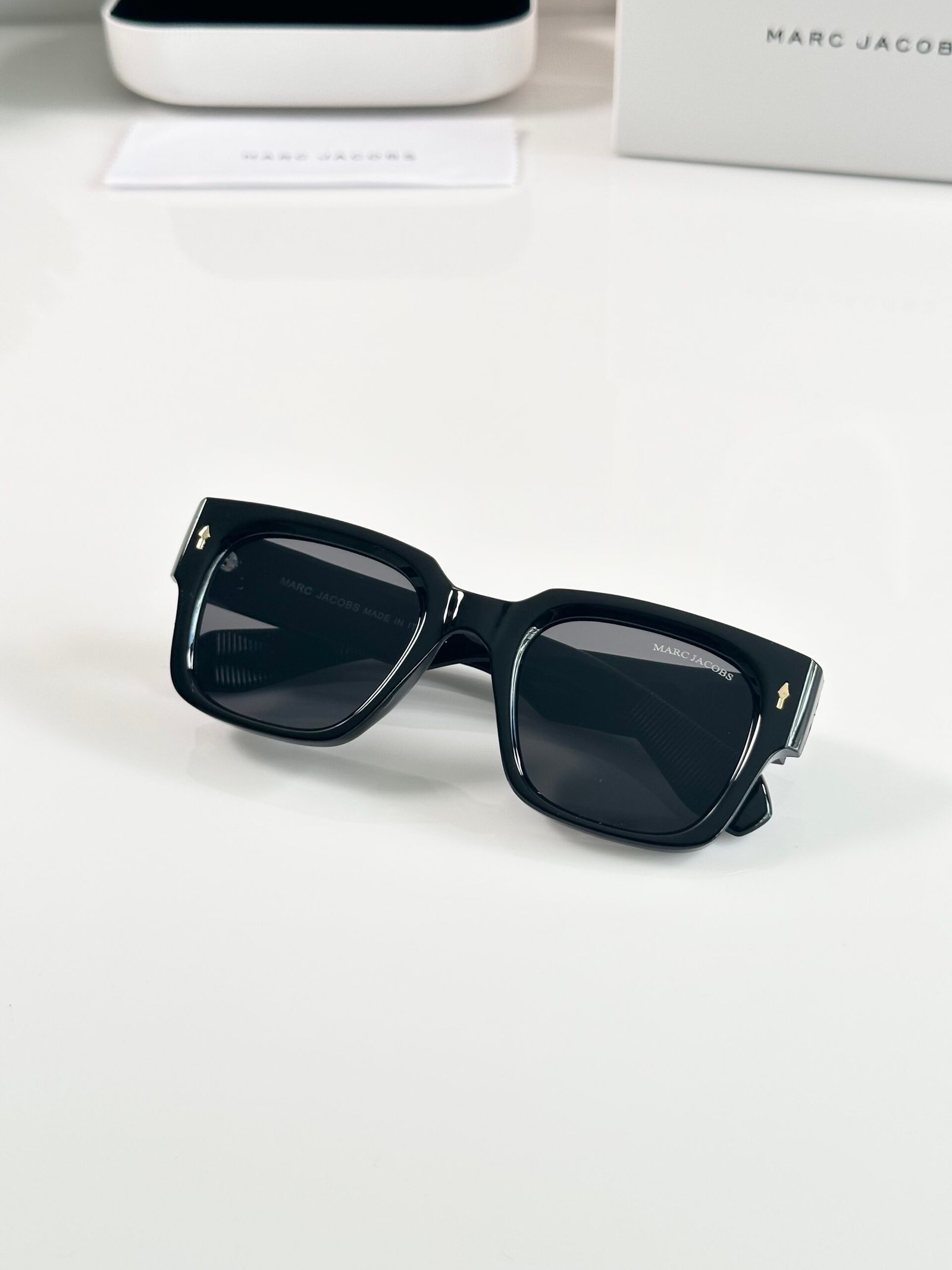 Marc Jacobs 1126 Black - Image 3
