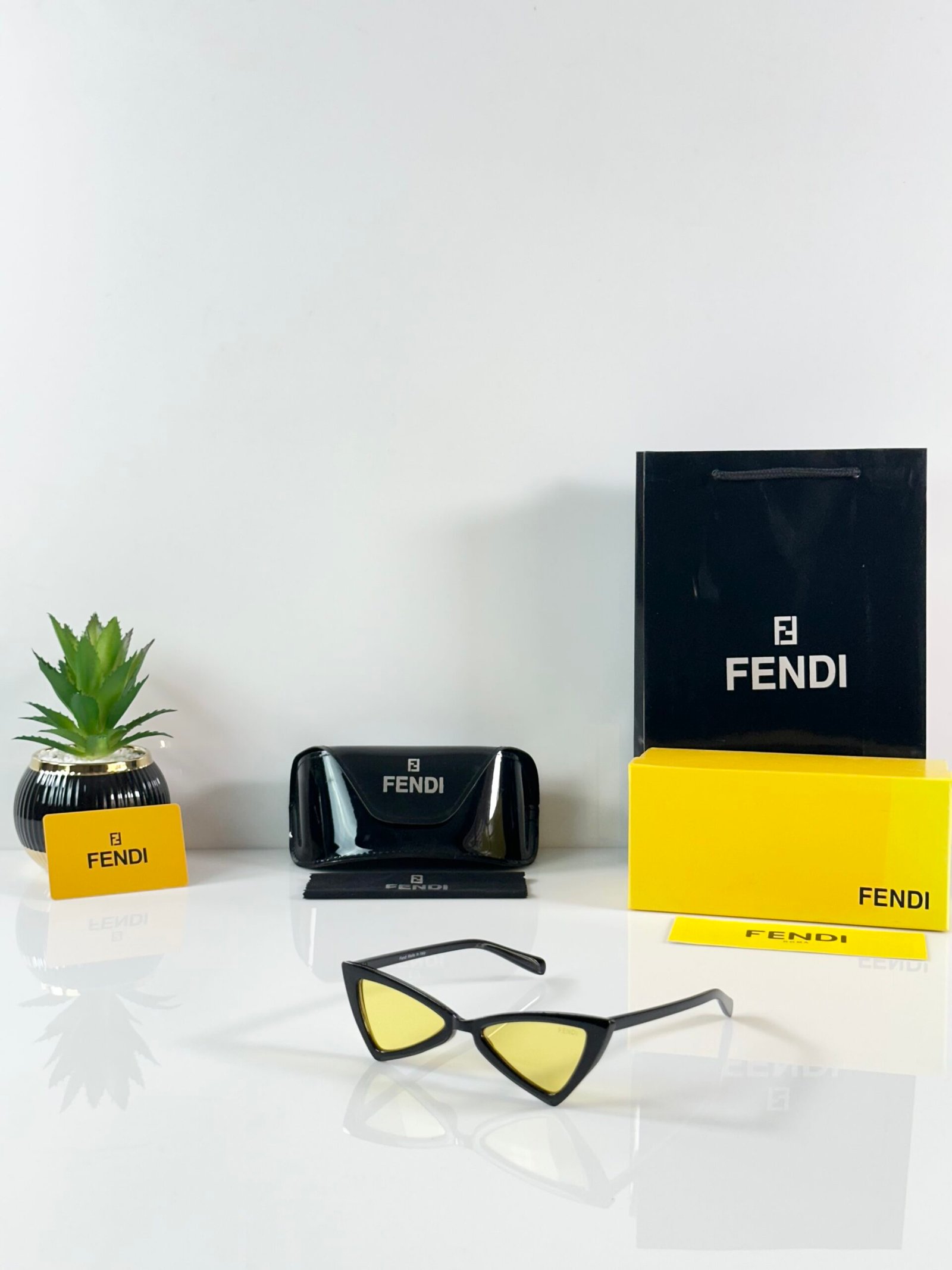 Fendi_WMNS_208_Black_Yellow