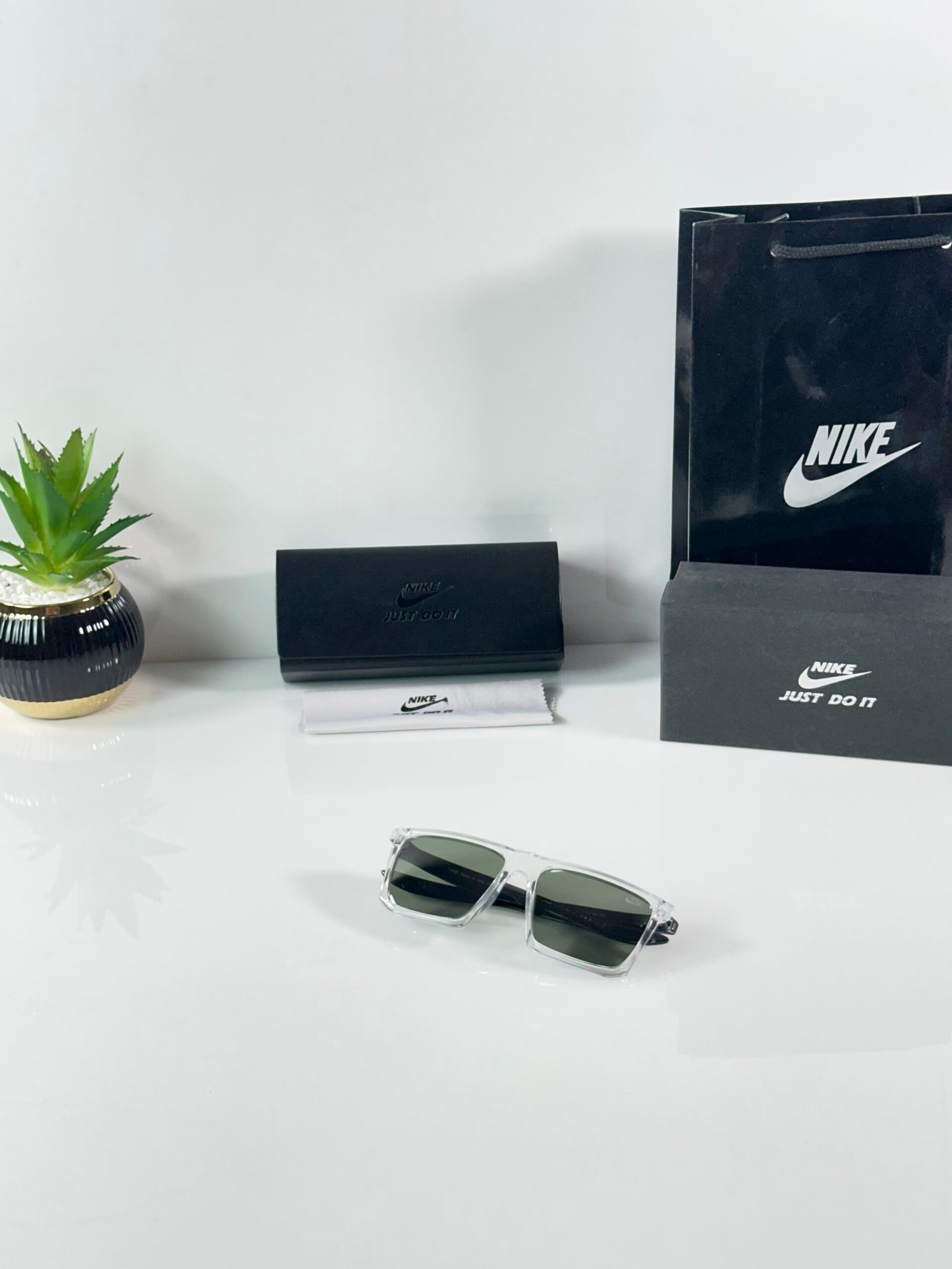 Nike_2239_Water_Black_Green - Image 4