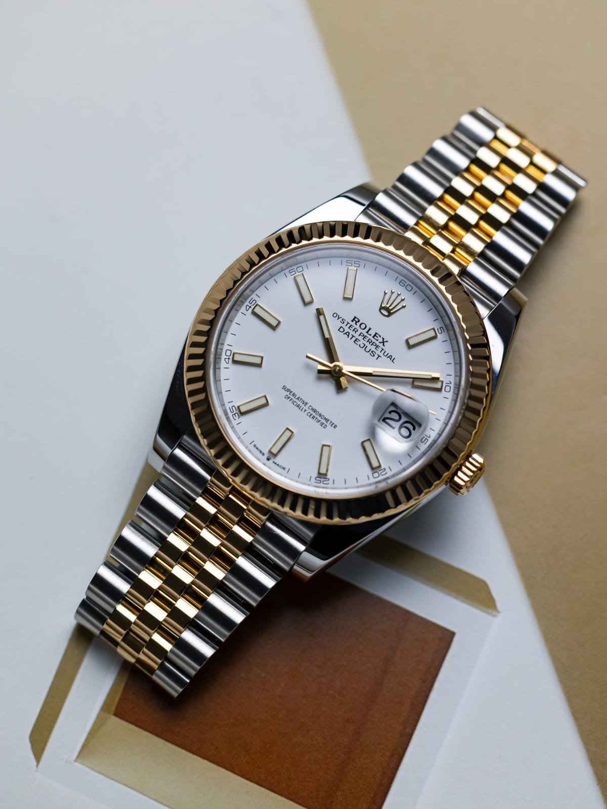 Role_x Oyster Perpetual Date Just 2Ton-Gold-White - Image 3