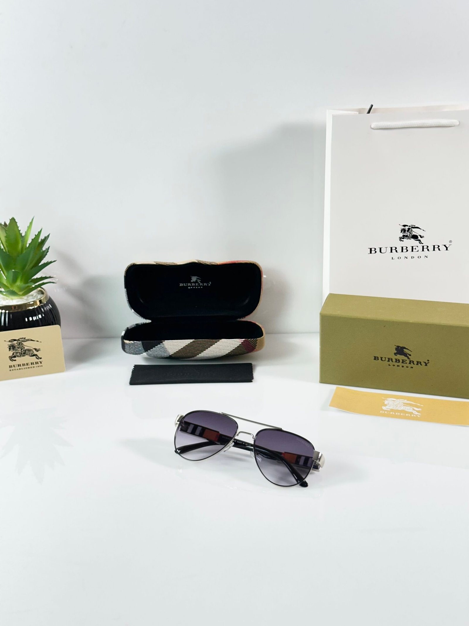 Burberry_5086_Silver_Black_DC - Image 4