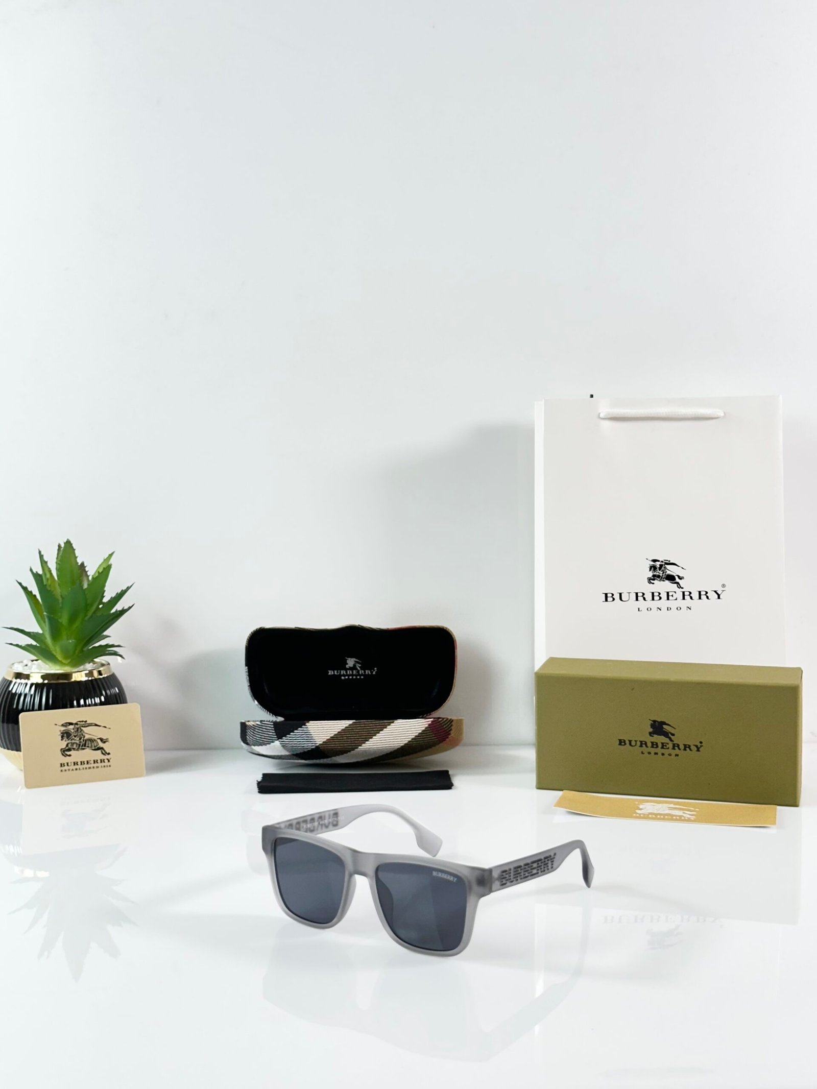 Burberry_4458_Grey_Black