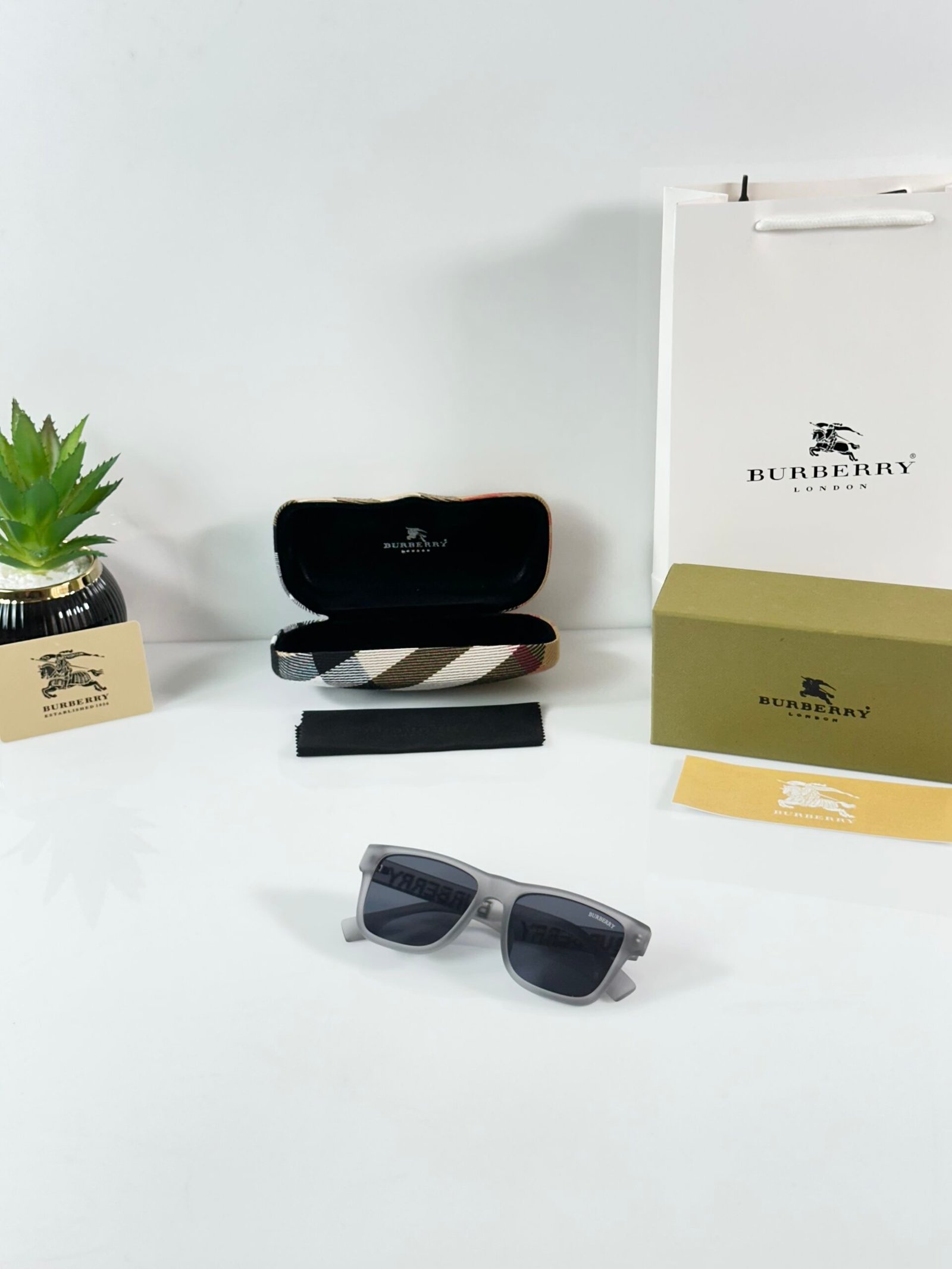 Burberry_4458_Grey_Black - Image 4