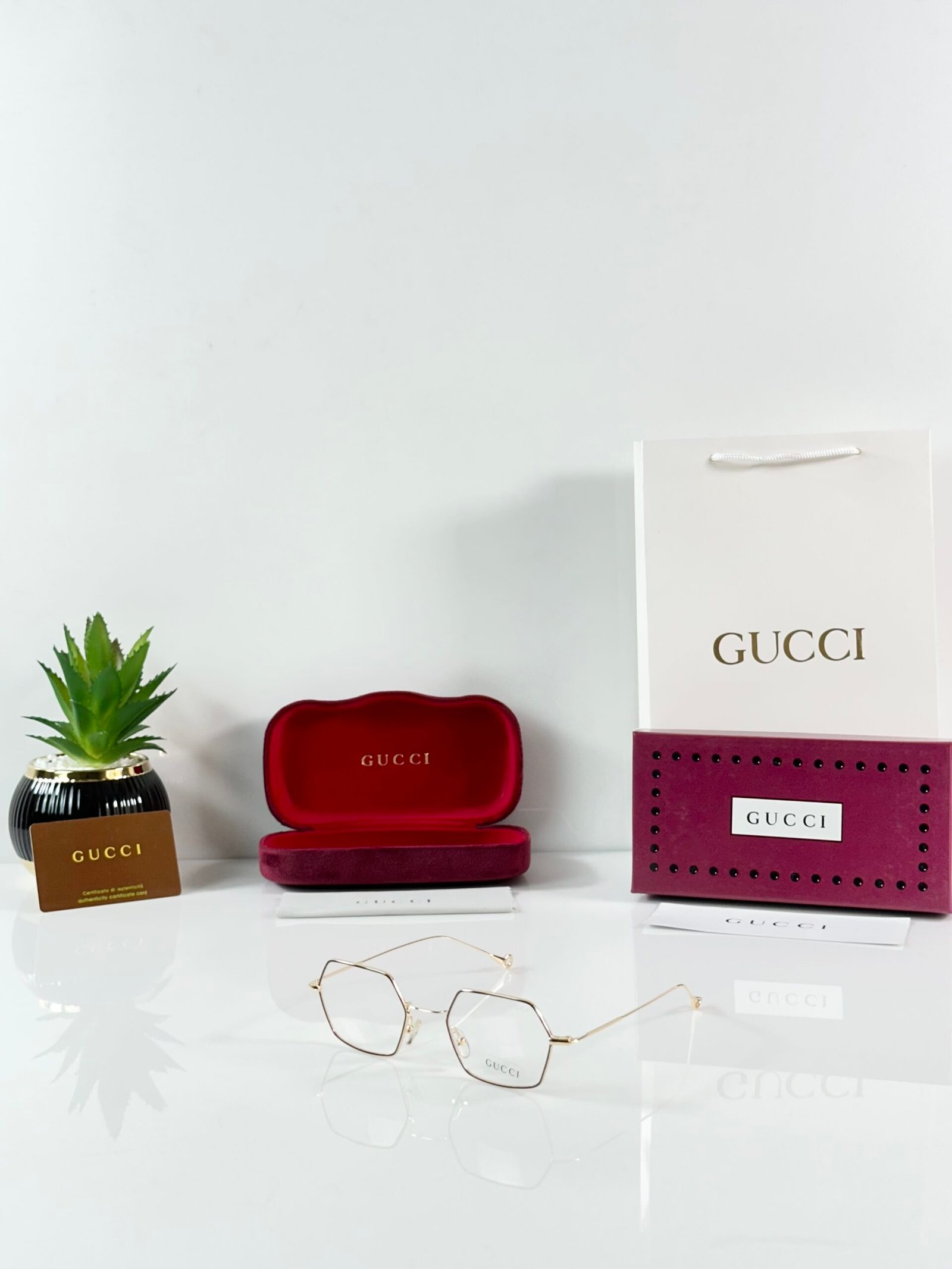 Gucci_307_Gold_Frame