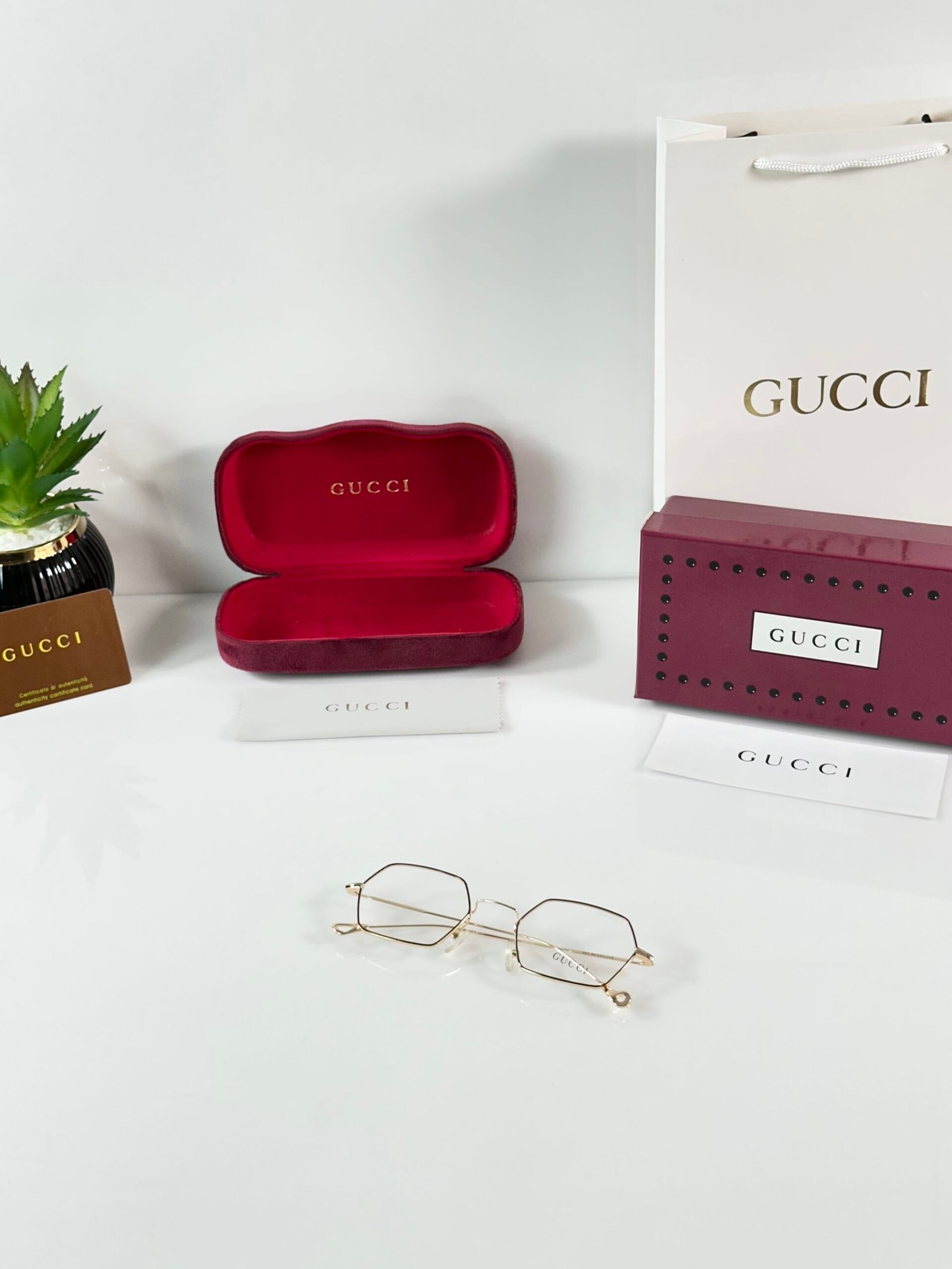 Gucci_307_Gold_Frame - Image 4