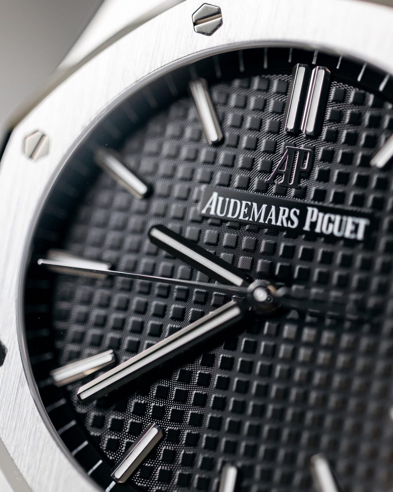 Audemar_s Piguet Royal Oak Quartz Silver-Black - Image 7