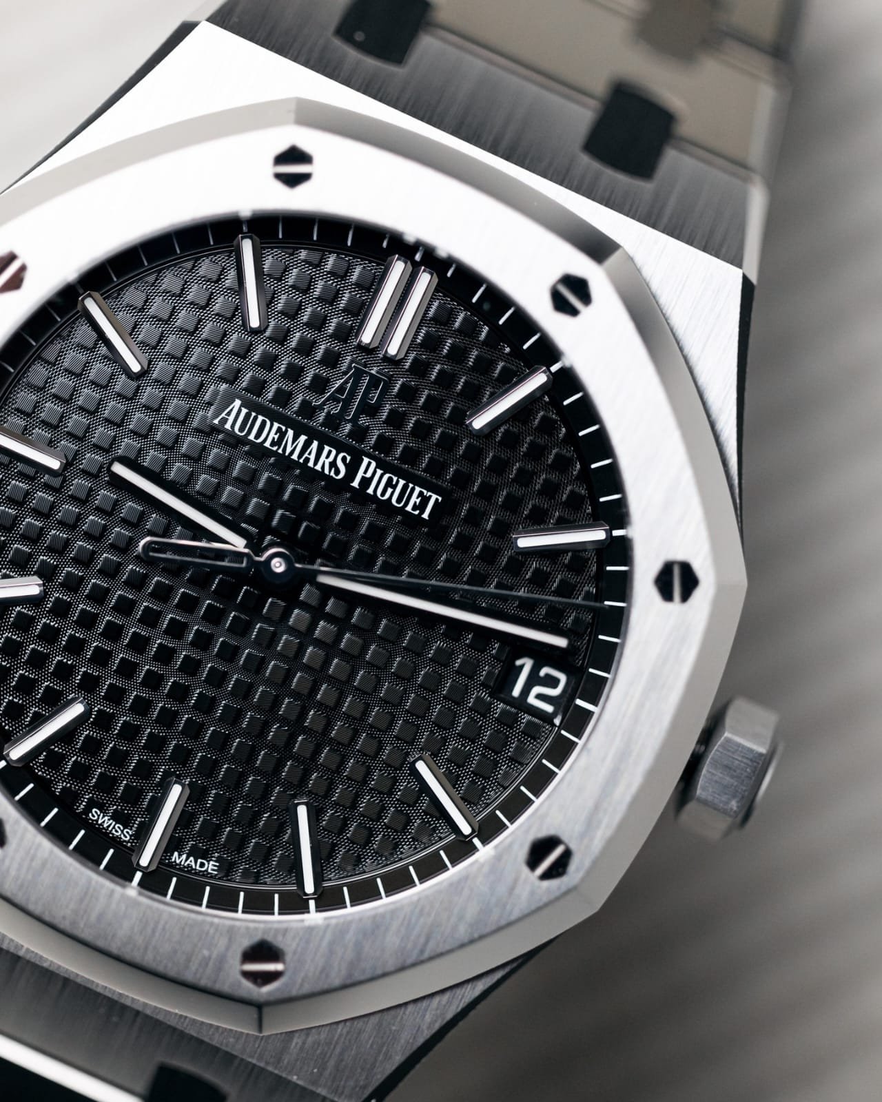 Audemar_s Piguet Royal Oak Quartz Silver-Black - Image 6