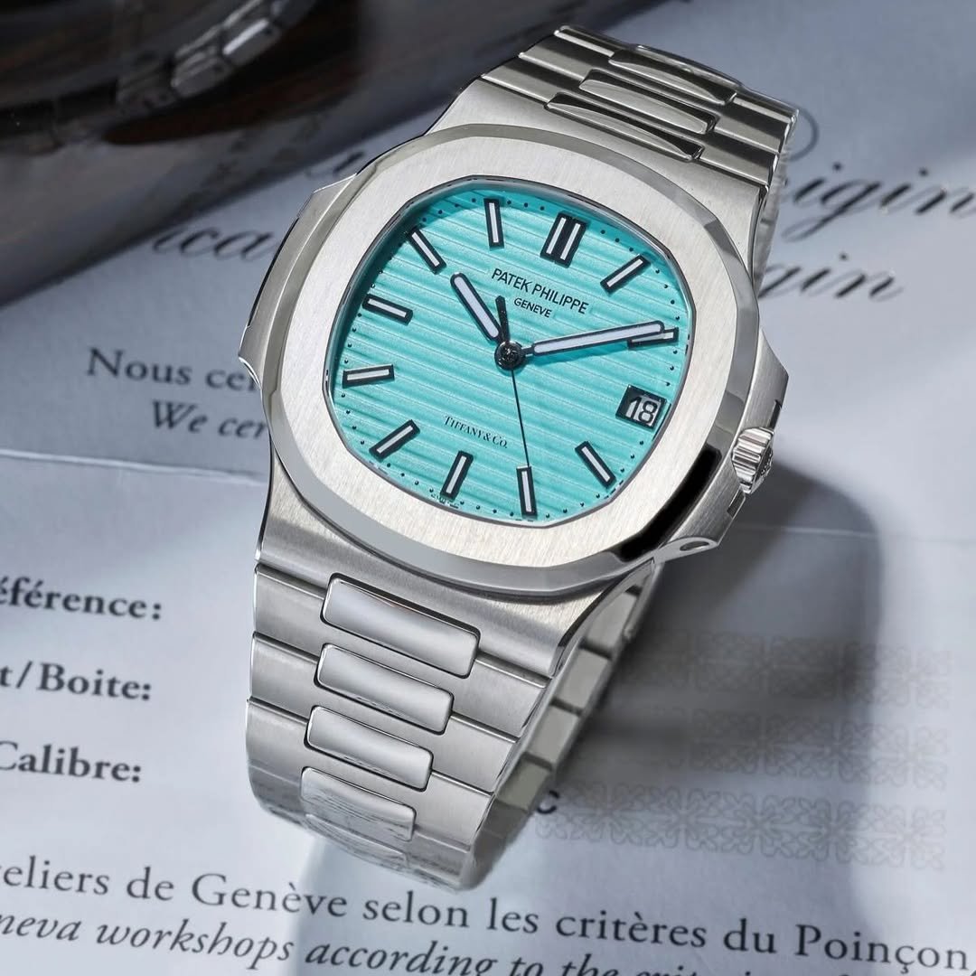 Patek phliilppp_e Nautilus Quartz - Image 2