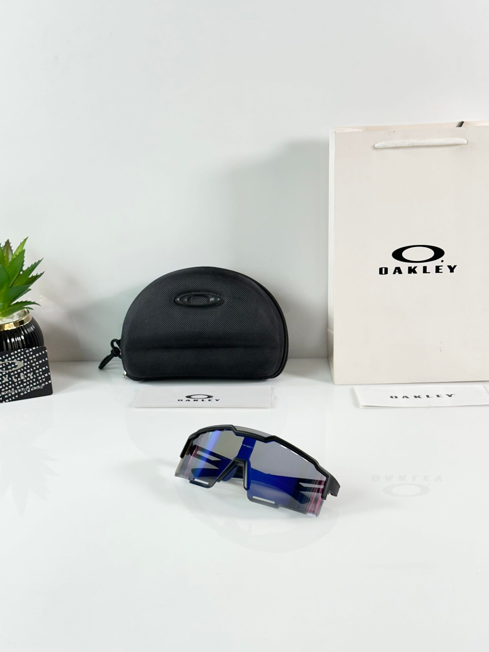 Oakley_9965_Black_Blue_Revo - Image 4