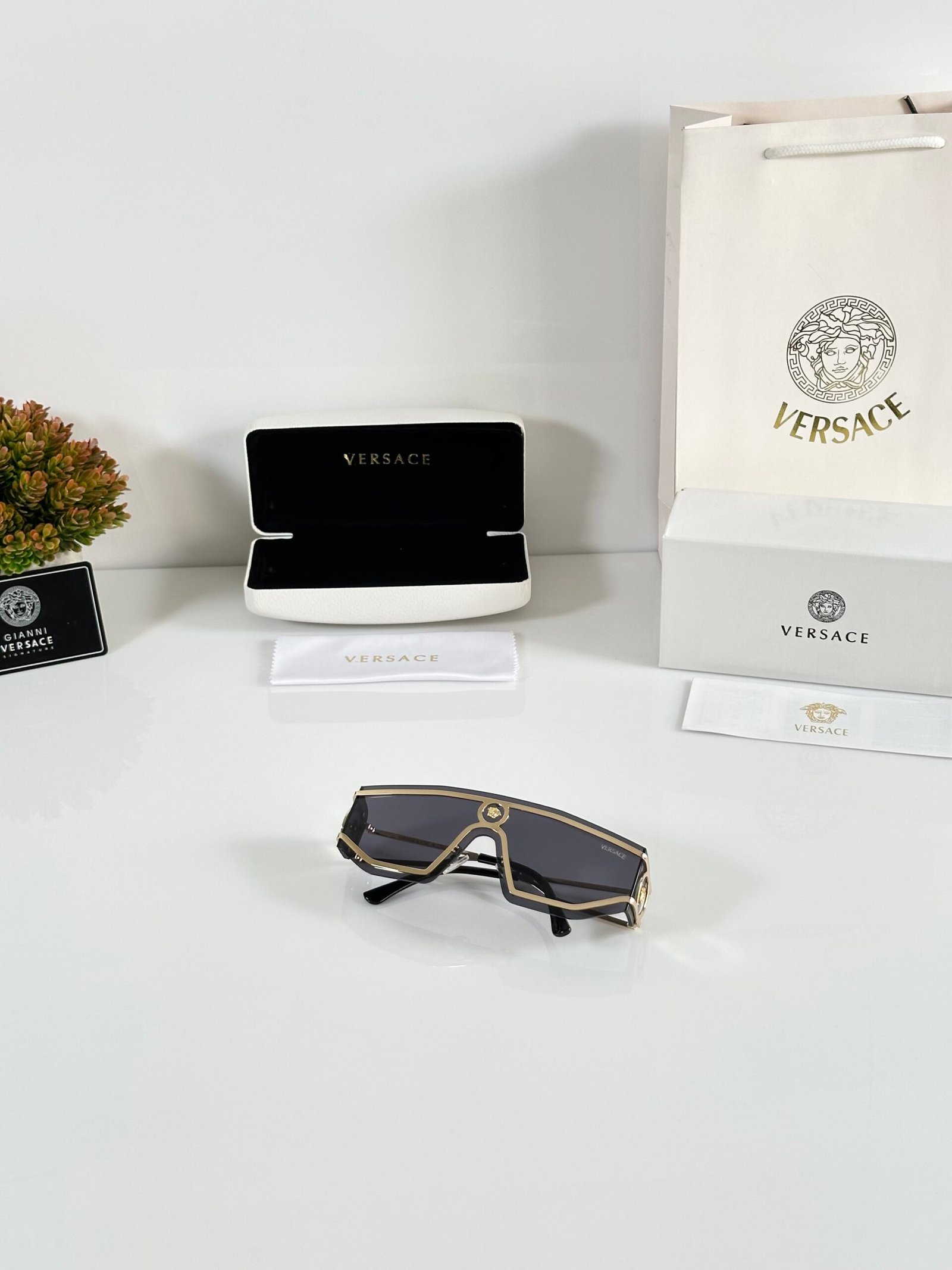 Versace 8037 Gold Black - Image 4