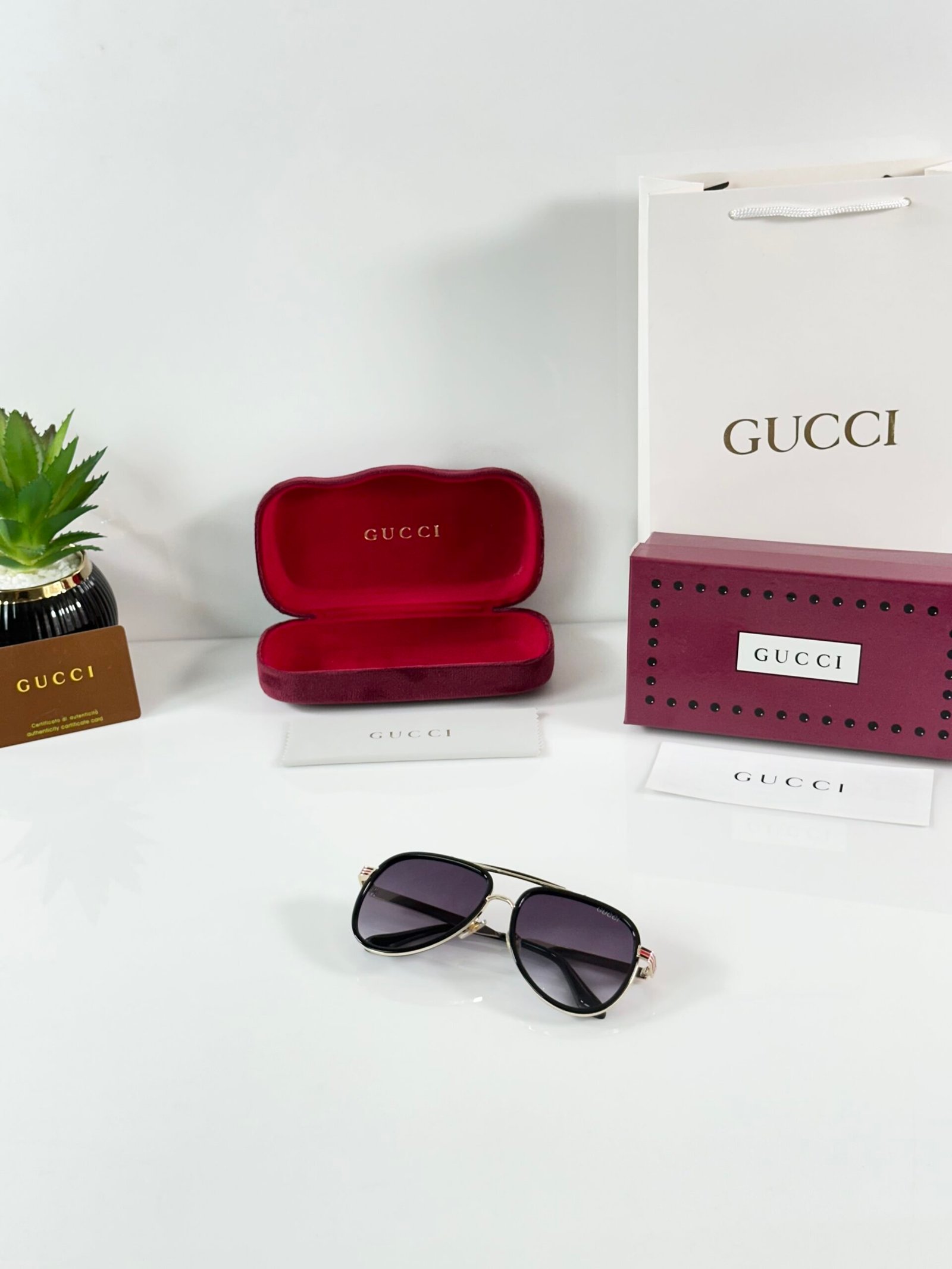 Gucci_3748_Gold_Black_DC - Image 4