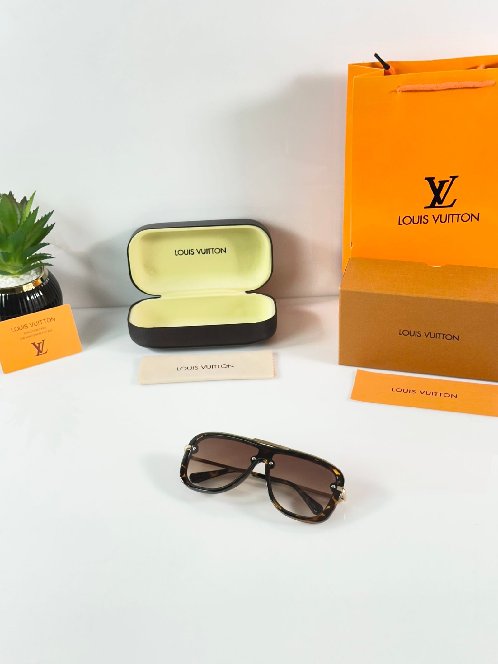 Louis_Vuitton_1918_Gold_Tiger_Brown - Image 4