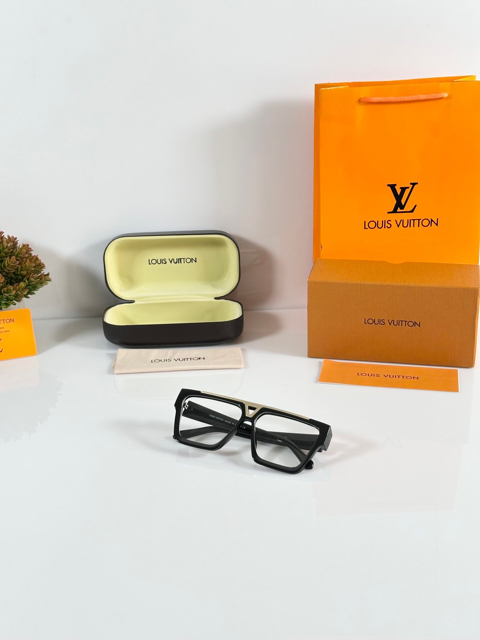 LV 1502 Gold Black Frame - Image 4
