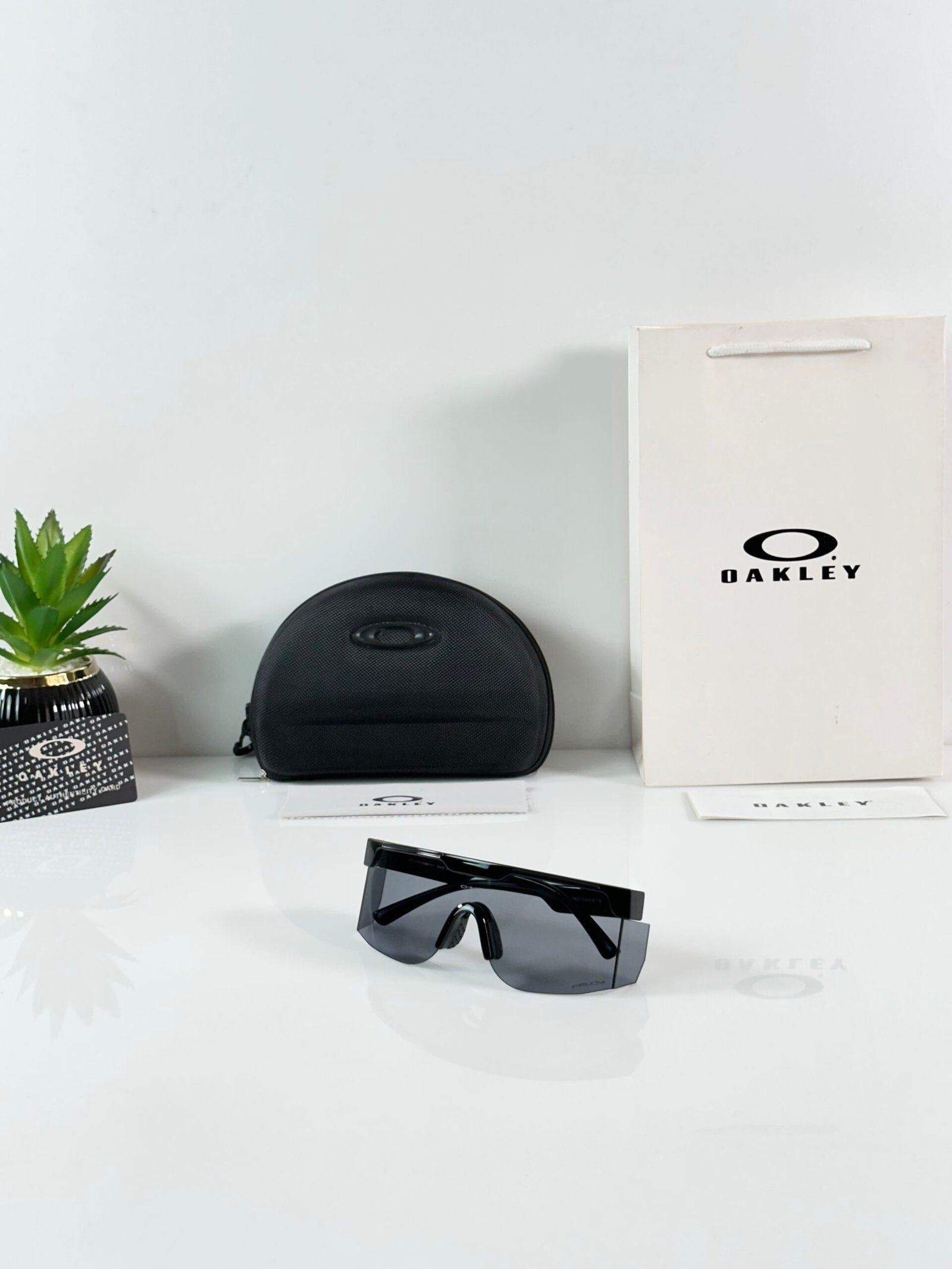Oakley_9957_Black - Image 4