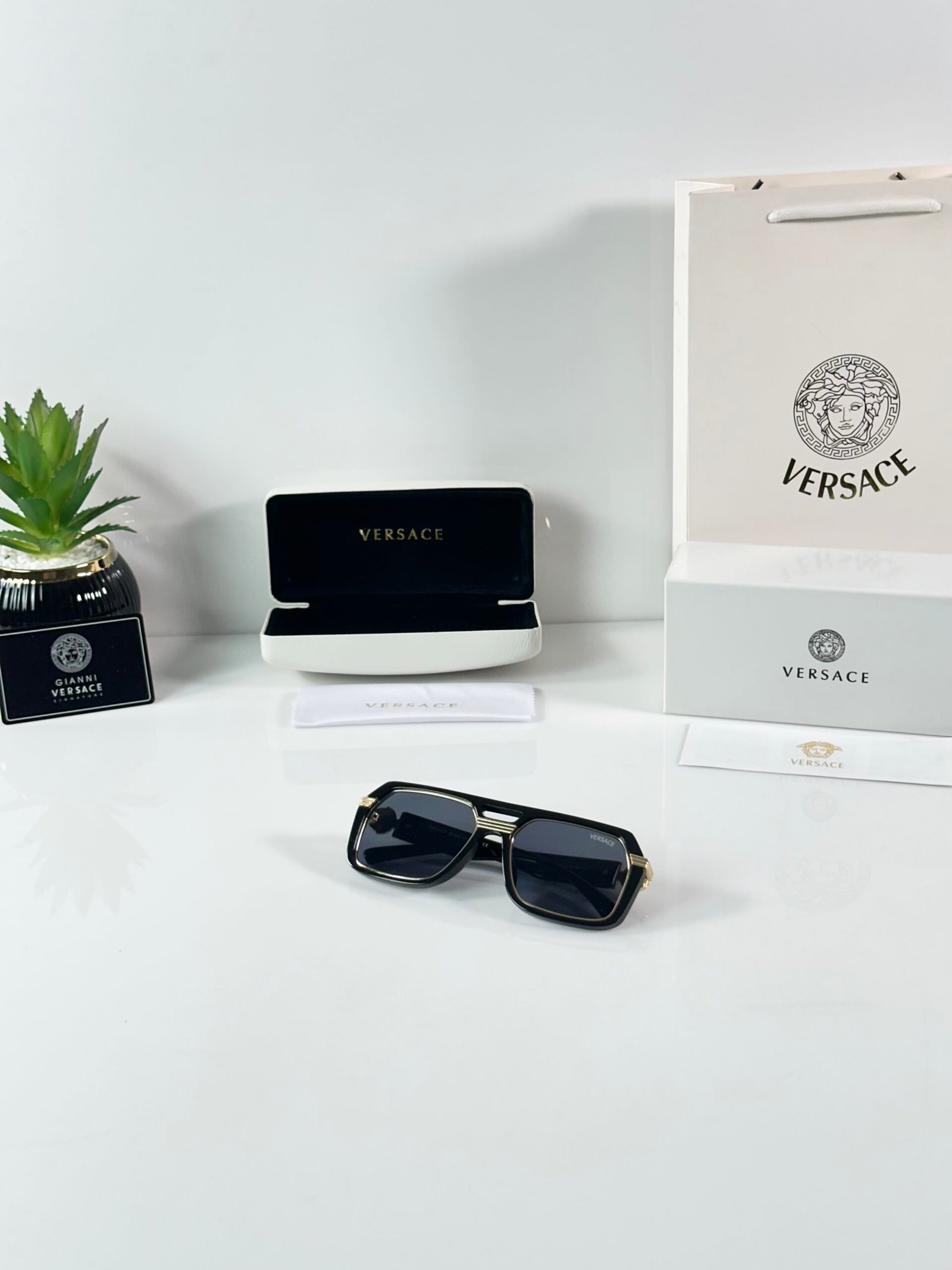 Versace 4399 Gold Black - Image 4
