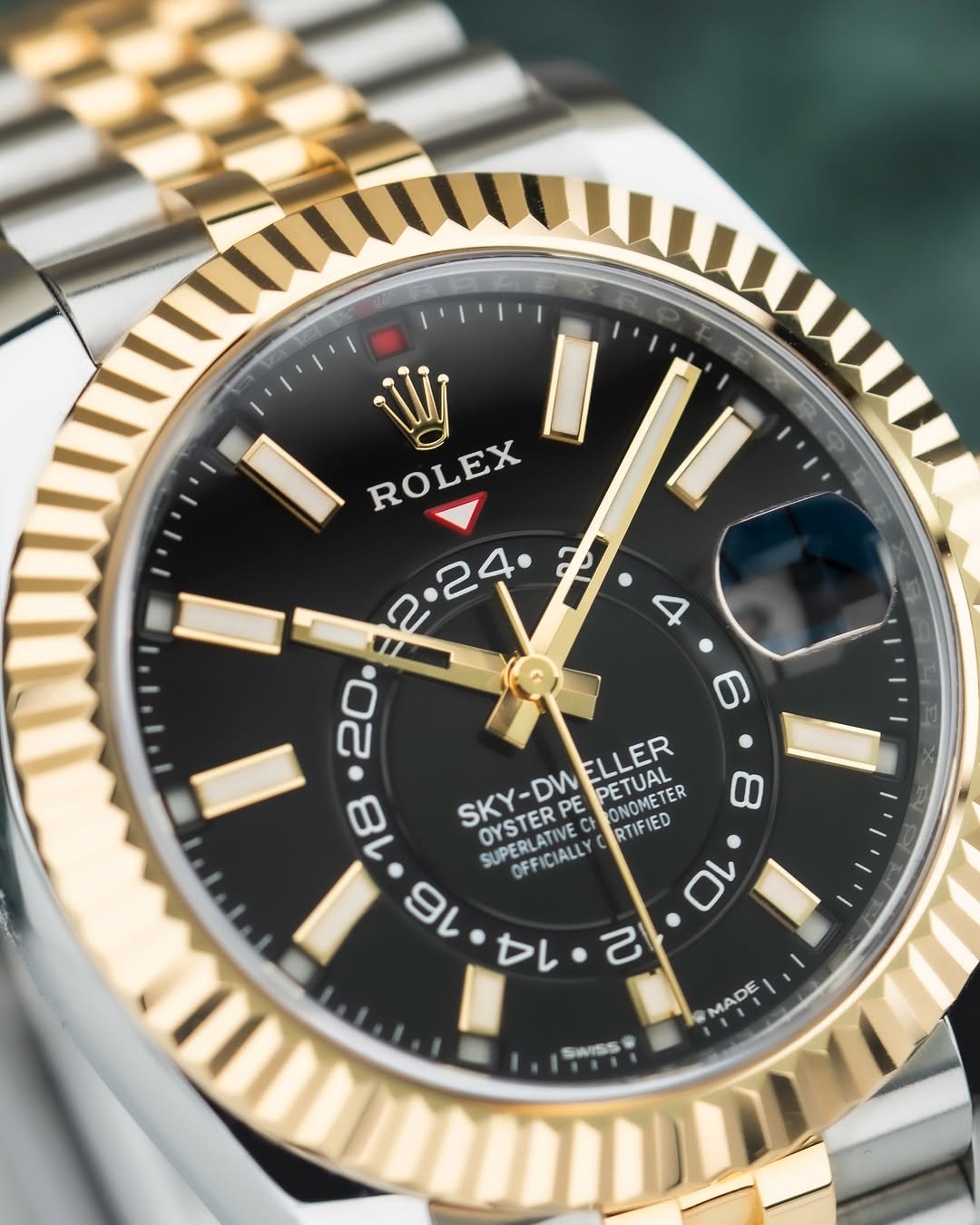 Rolee_x Oyster Perpetual Sky Dweller 2Ton-Gold-Black - Image 5