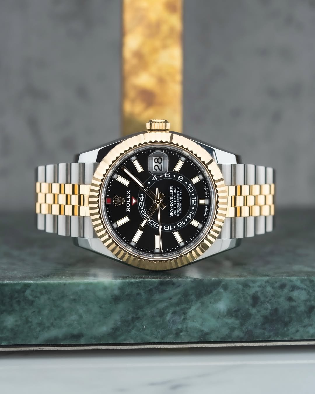 Rolee_x Oyster Perpetual Sky Dweller 2Ton-Gold-Black - Image 3