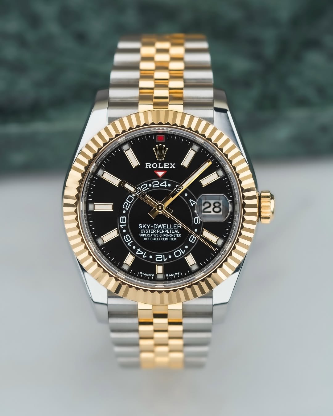 Rolee_x Oyster Perpetual Sky Dweller 2Ton-Gold-Black - Image 2