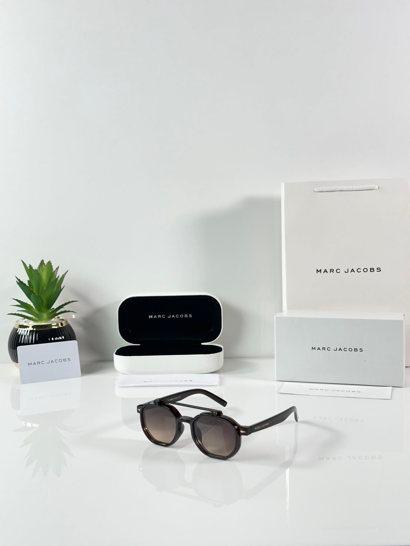 Marc Jacobs 1005 Flip Brown White - Image 6
