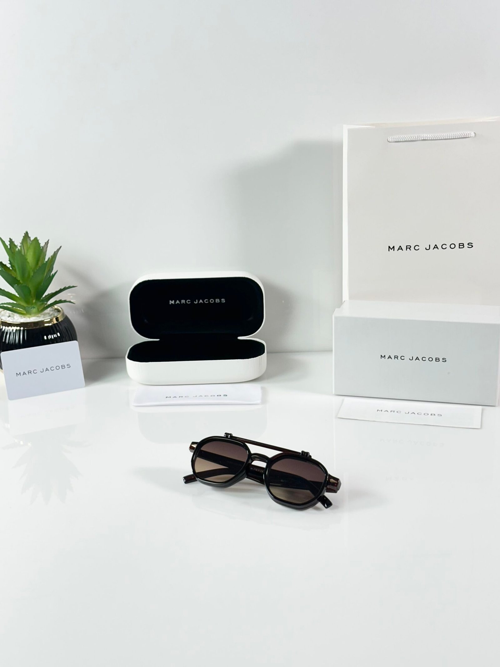 Marc Jacobs 1005 Flip Brown White - Image 5