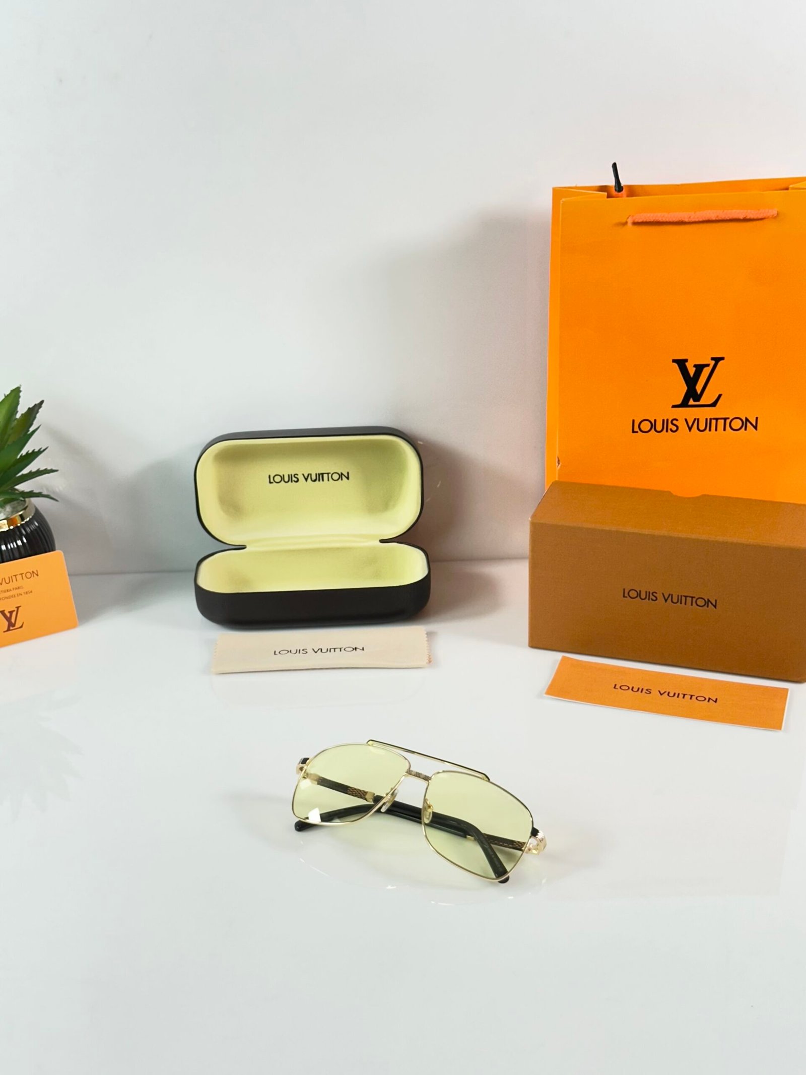Louis_Vuitton_0036_Gold_Yellow - Image 4