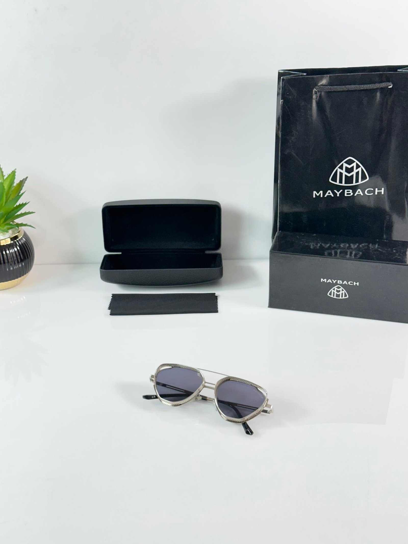 Maybach 2171 Silver Black - Image 4