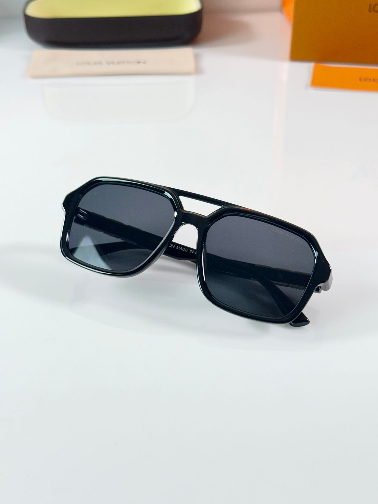Louis_Vuitton_2687_Gold_Black - Image 3