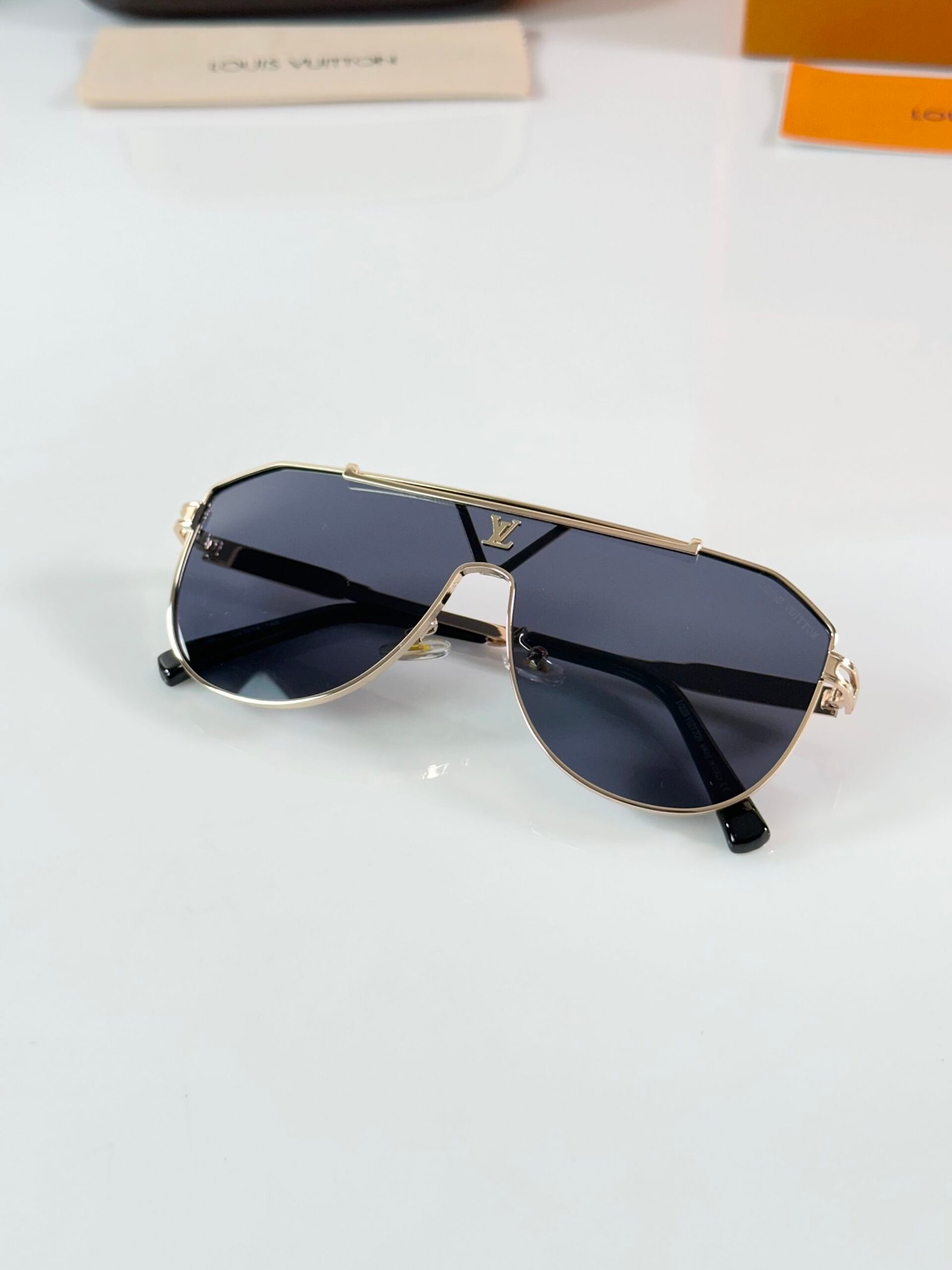 LV 2295 Gold Black - Image 4