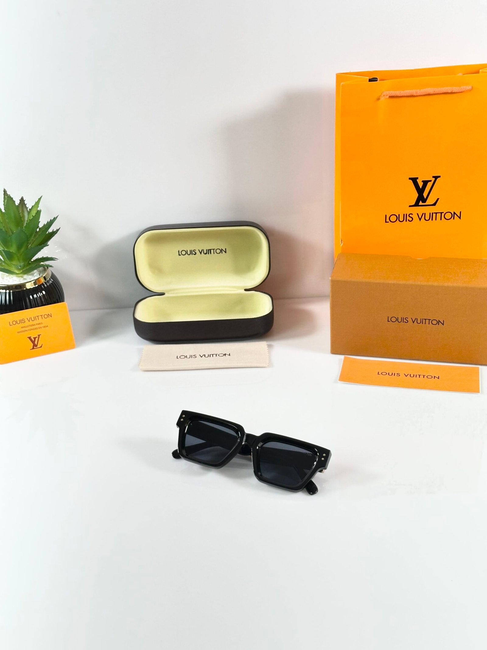 LV 8263 Black - Image 5