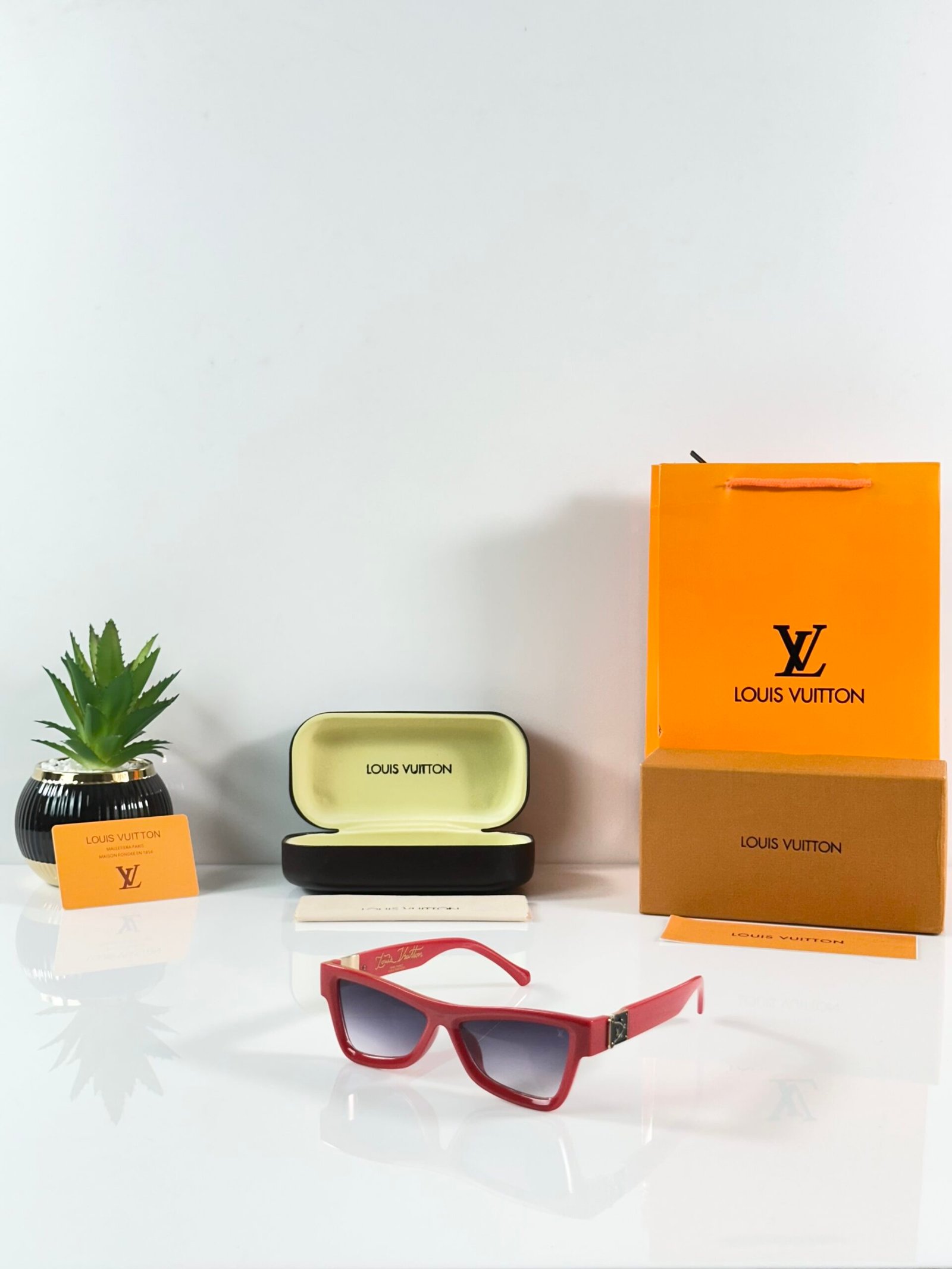 LV WMNS 6008 Red Black DC