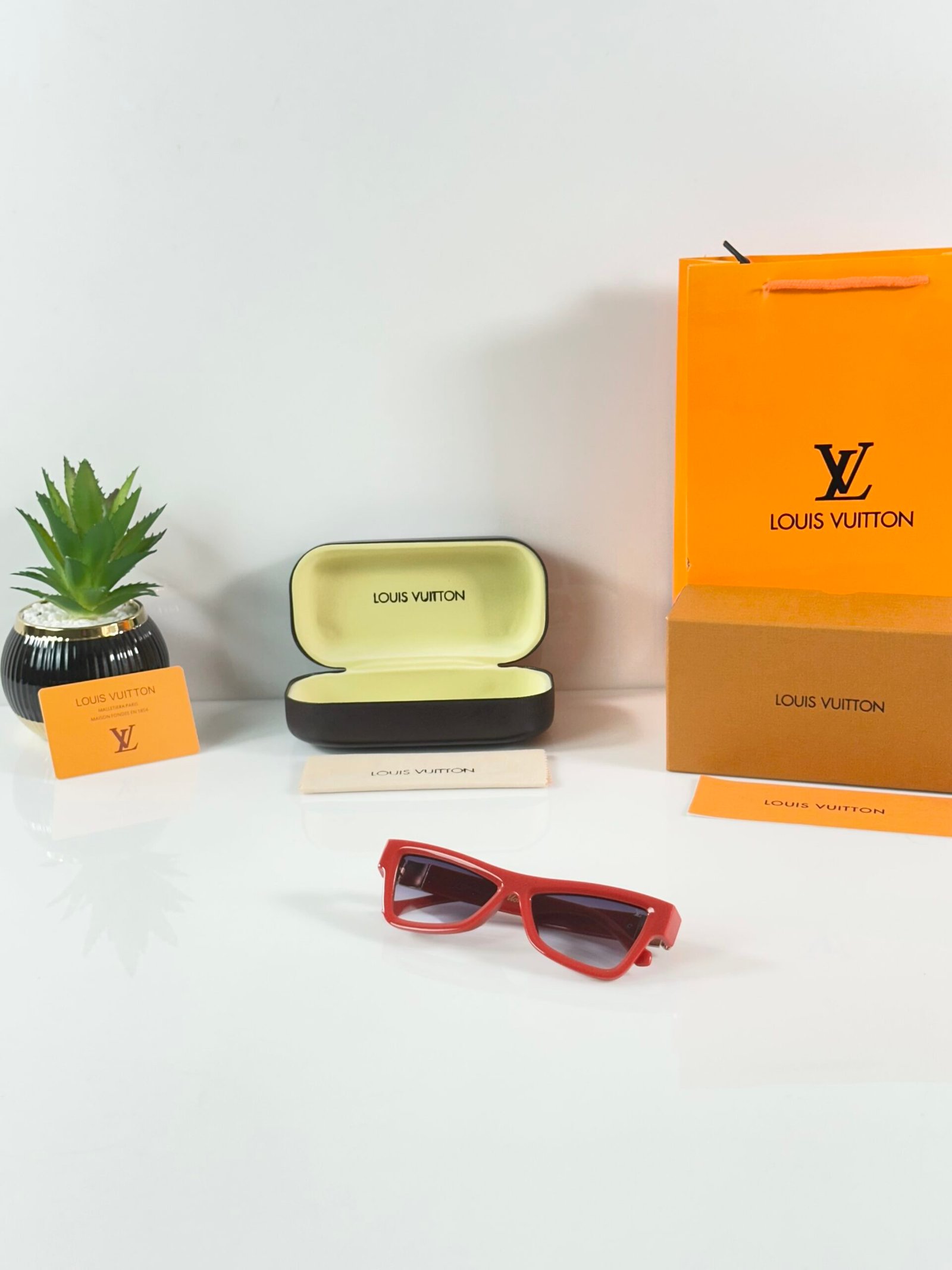 LV WMNS 6008 Red Black DC - Image 5