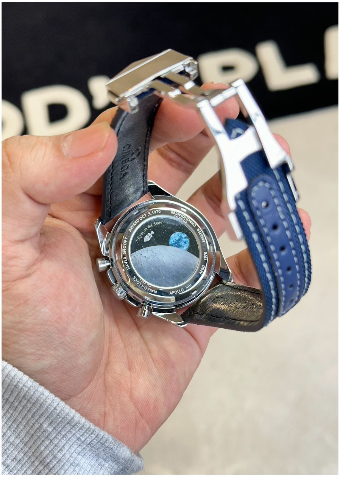 Omeg_a Speedmaster Silver Snoopy - Image 2
