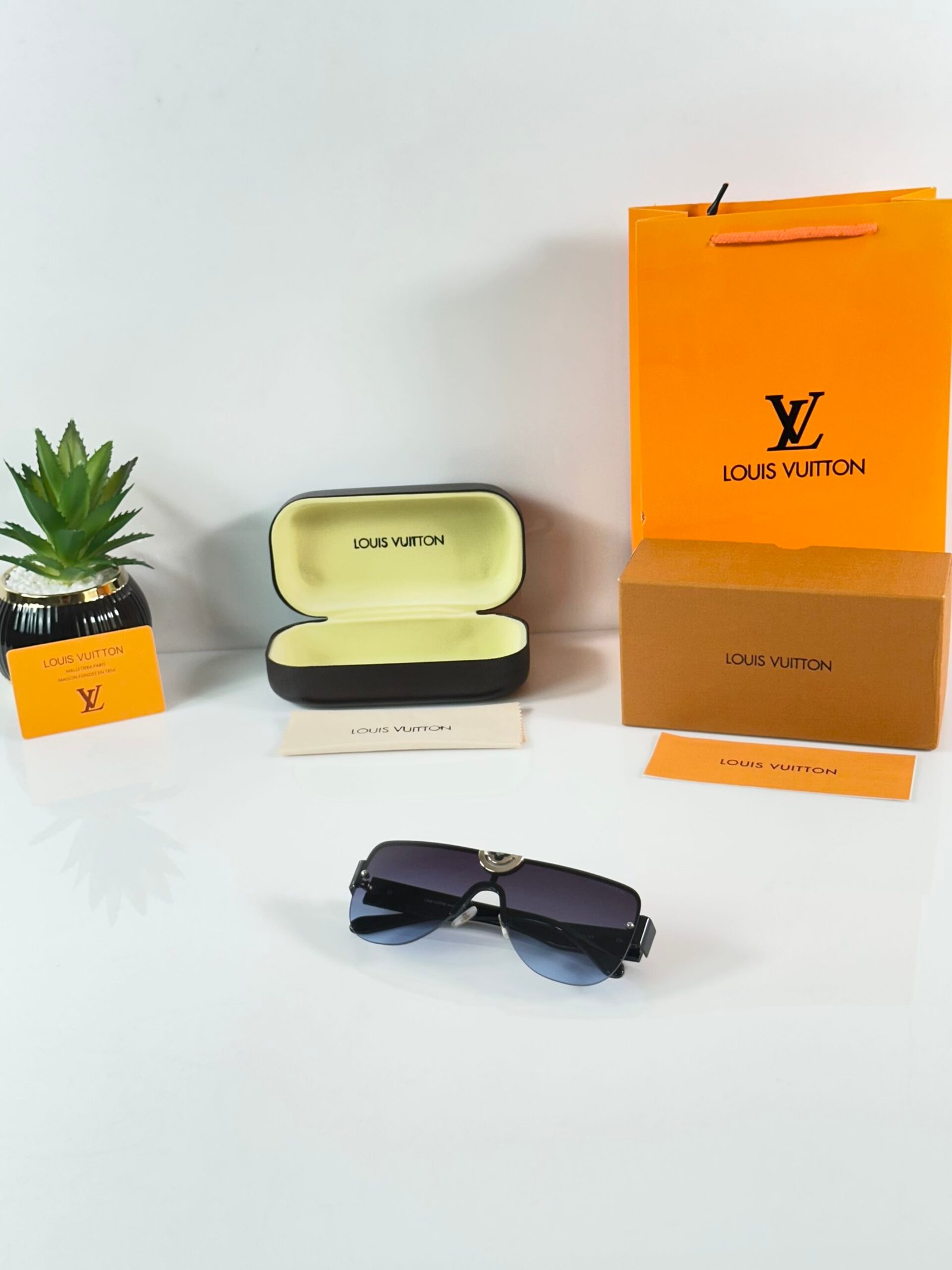 LV 0148 Black Blue DC - Image 5