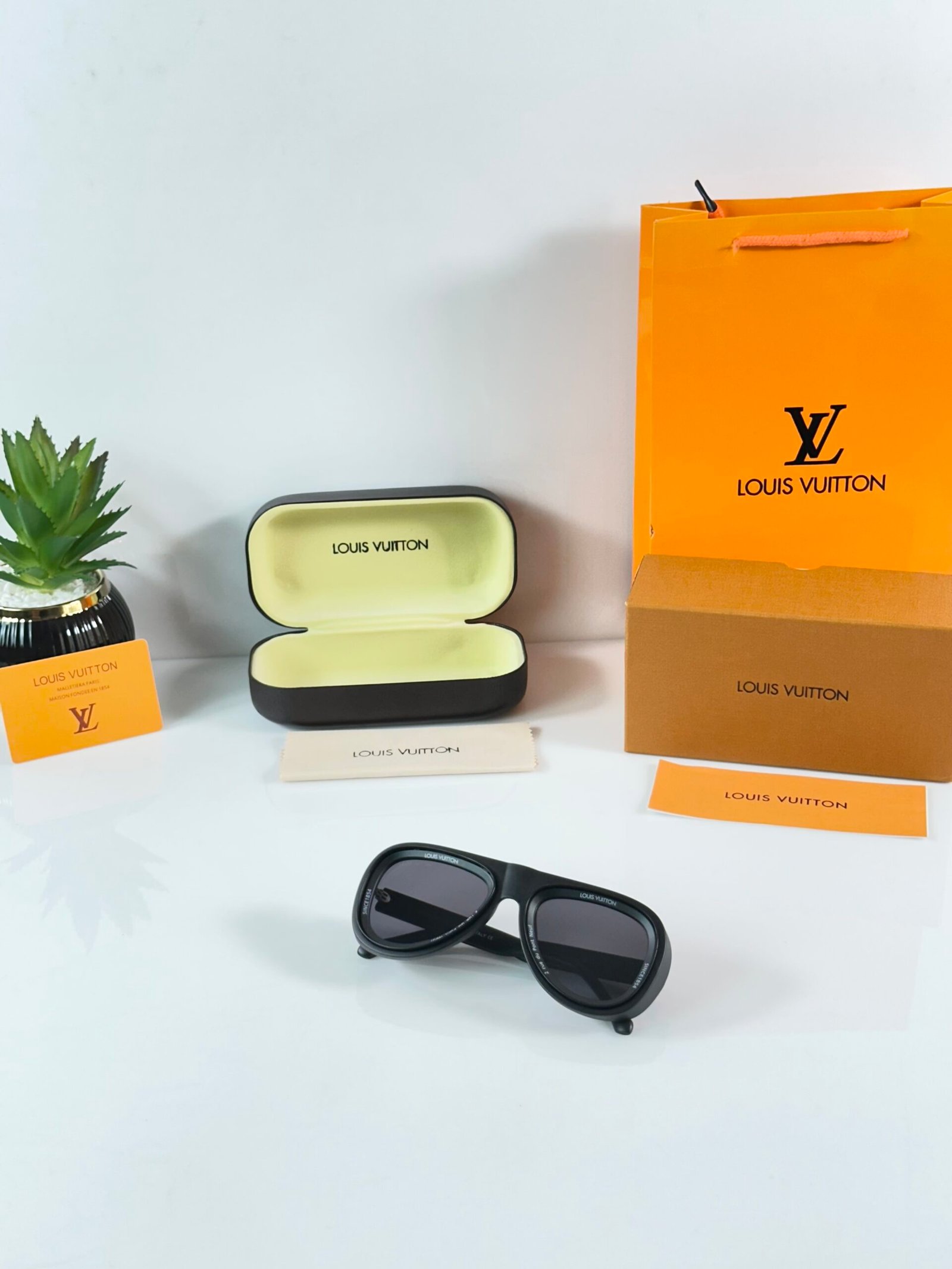 LV 7781 Black - Image 5