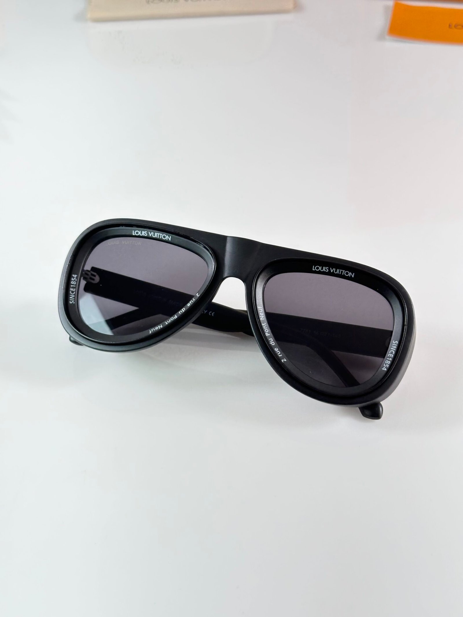 LV 7781 Black - Image 4