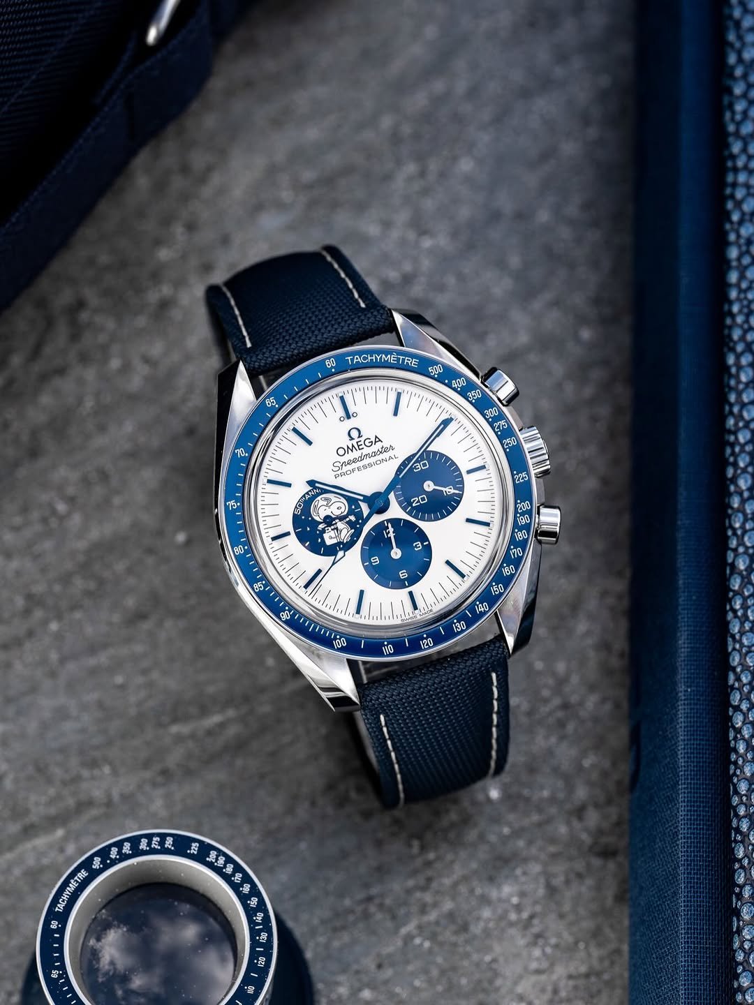 Omegg_a speedmaster Snoopy 50Th Anniversary - Image 4