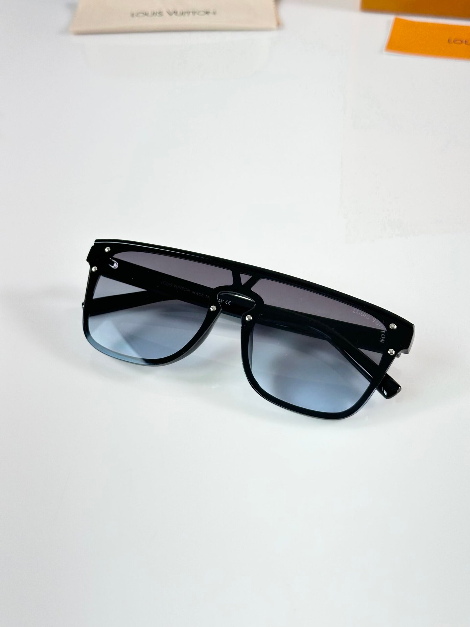 LV 1822 Black Blue Shaded - Image 4