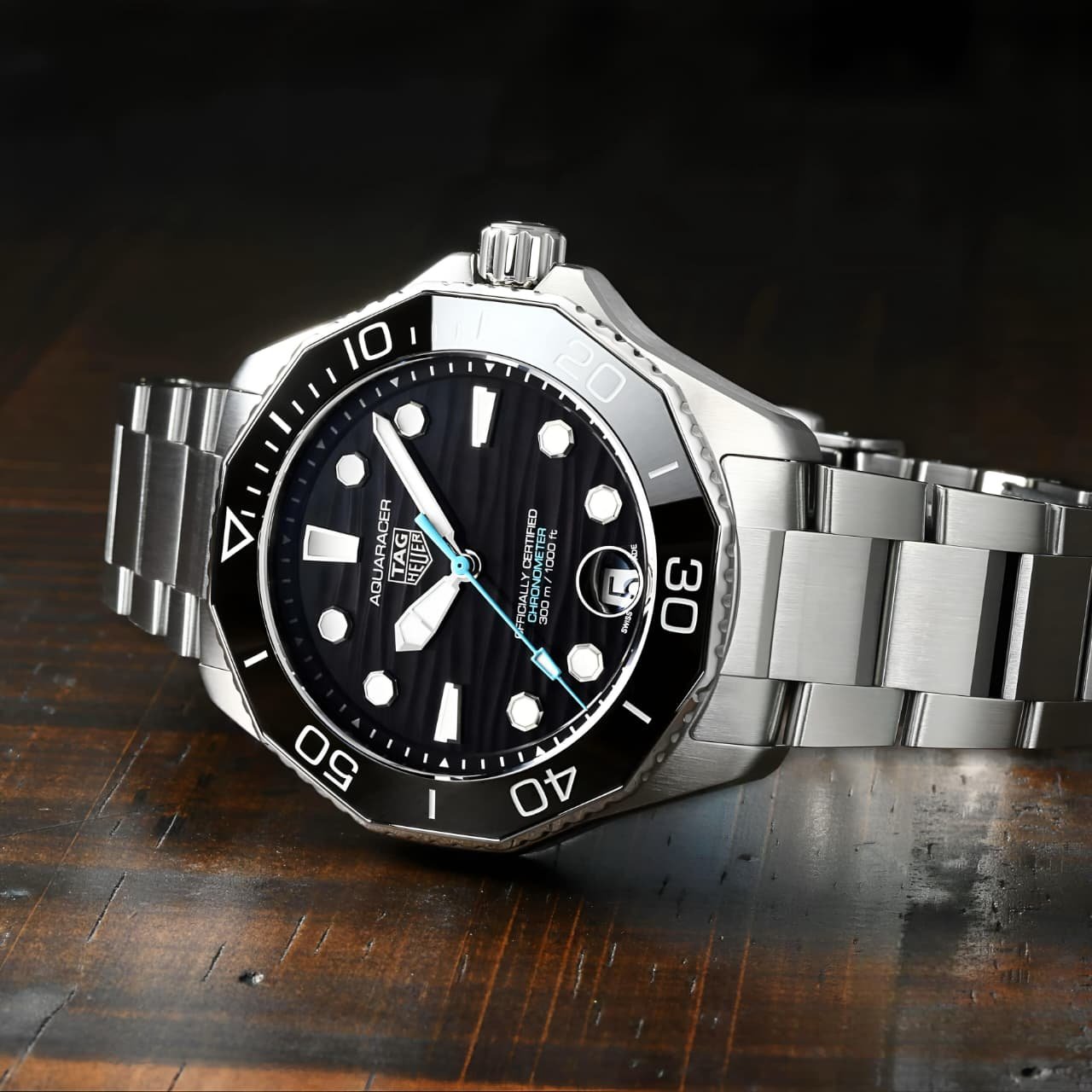 Tag Heue_r aquaracer professional 300m date automatic japan