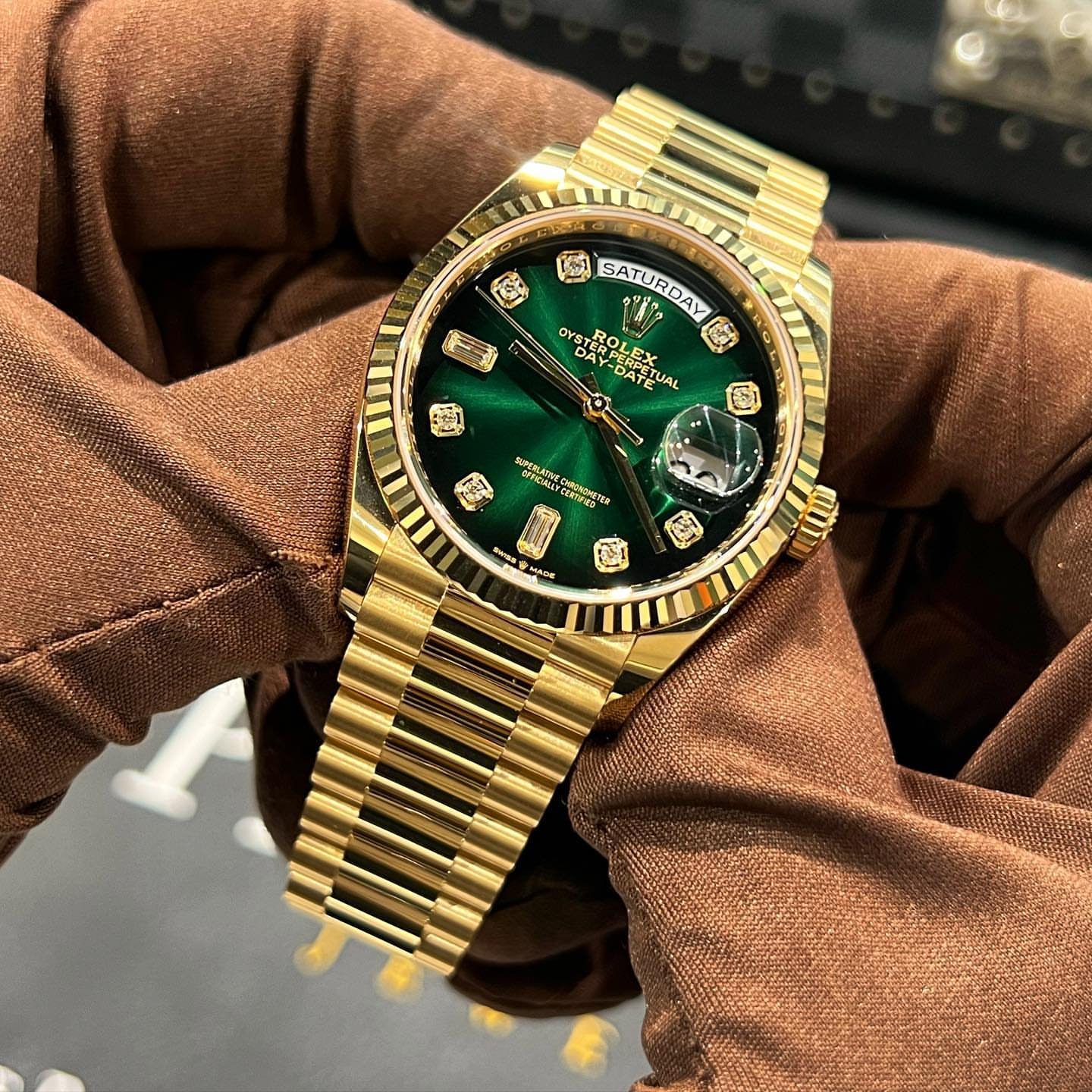 Rolee_x Oyster Perpetual Day Date Diamond Gold-Green 40 Battery - Image 3