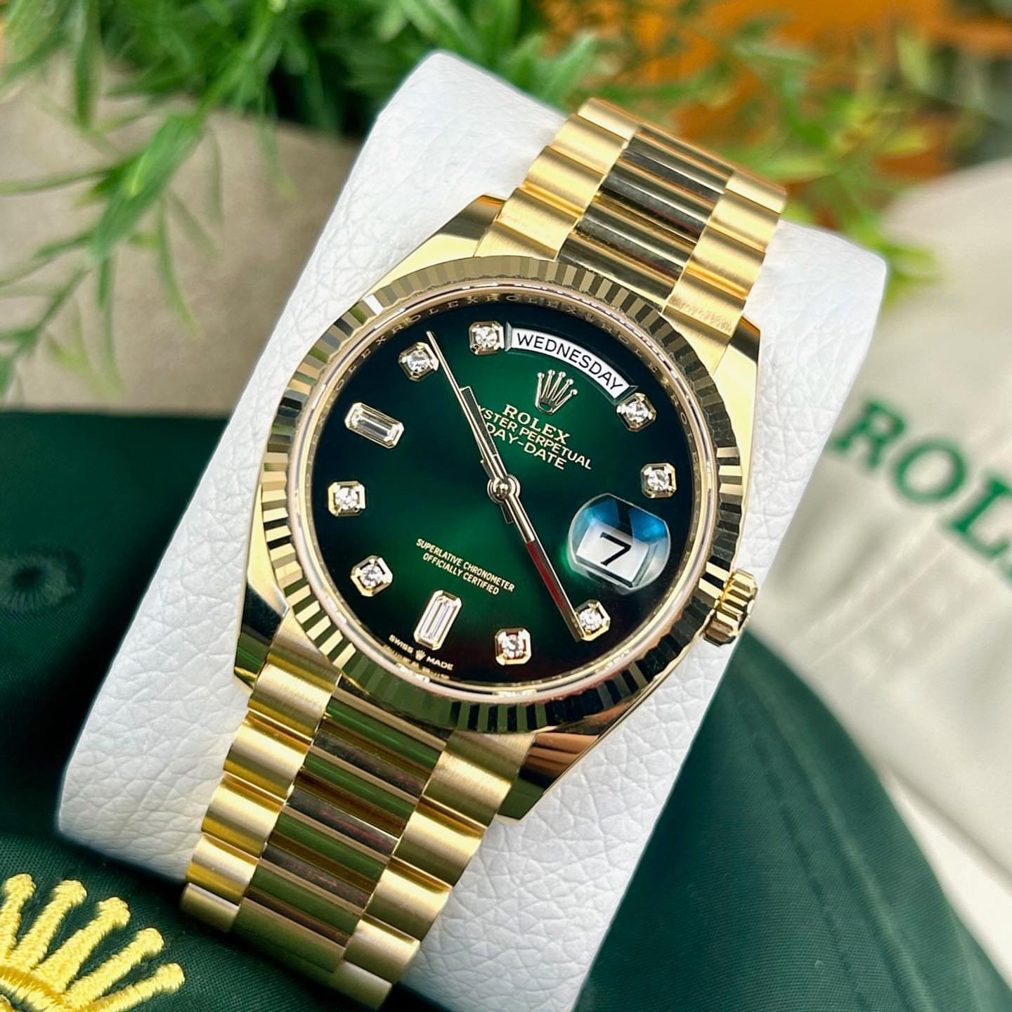 Rolee_x Oyster Perpetual Day Date Diamond Gold-Green 40 Battery - Image 2