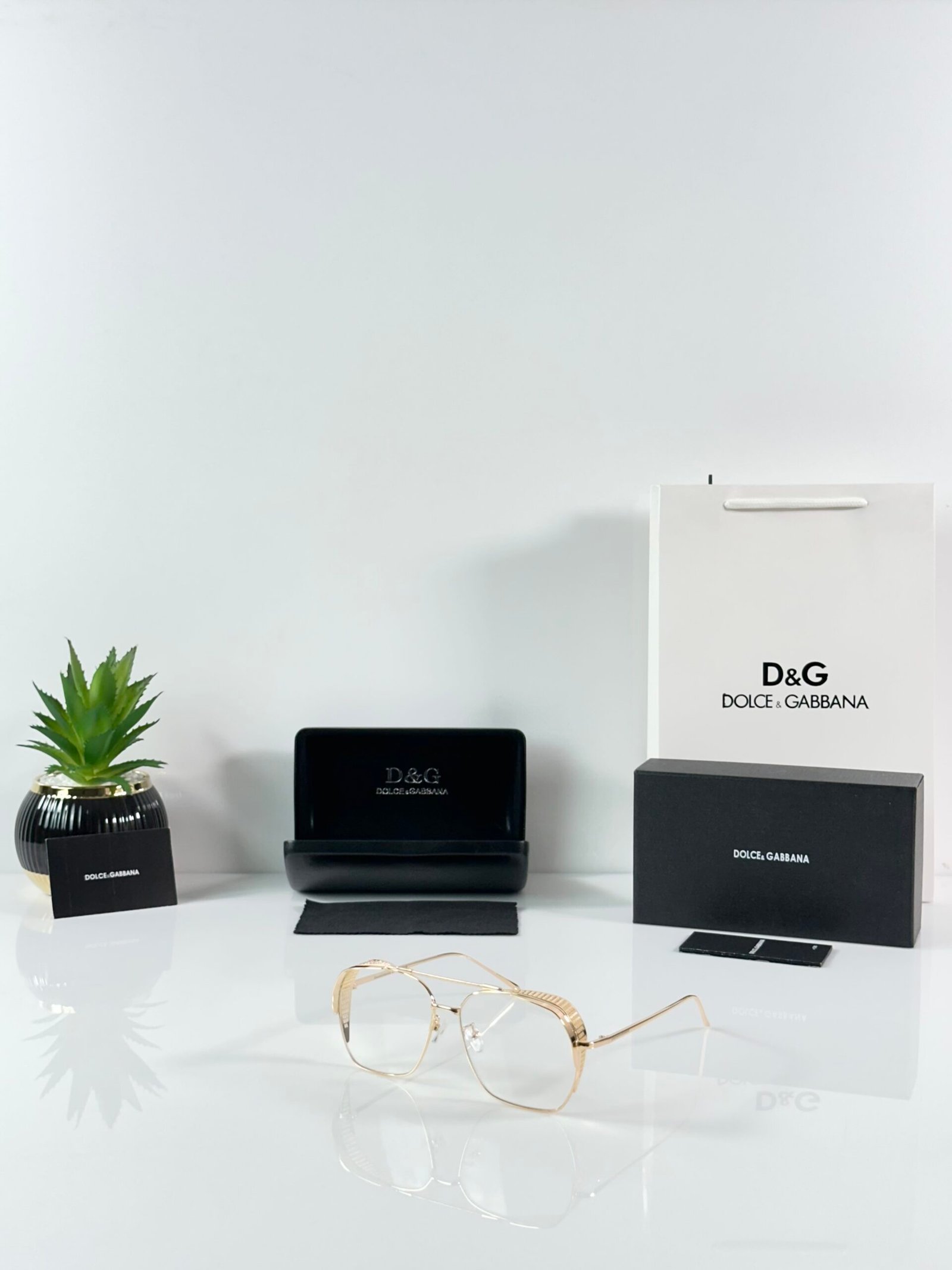 DG 2215 Gold Frame