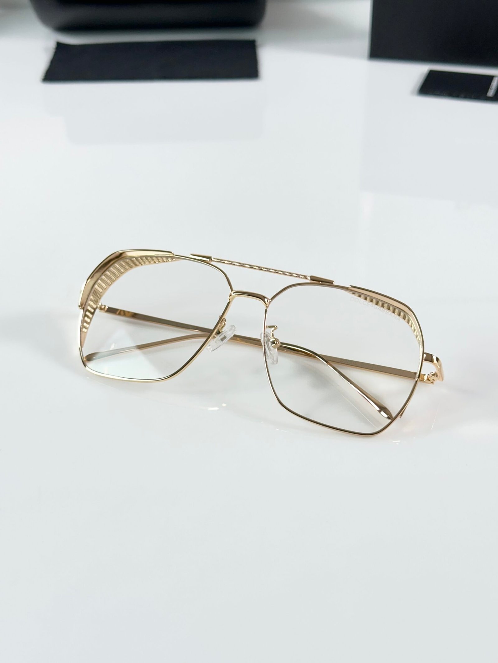 DG 2215 Gold Frame - Image 4
